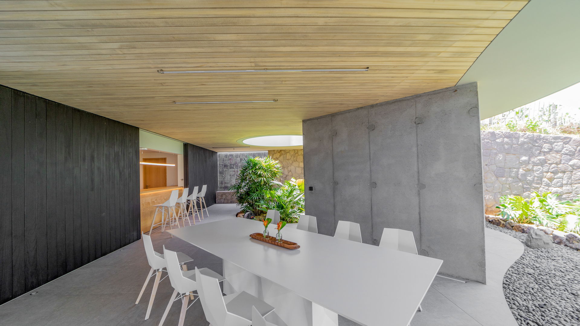 KITCHEN & DINING AREA