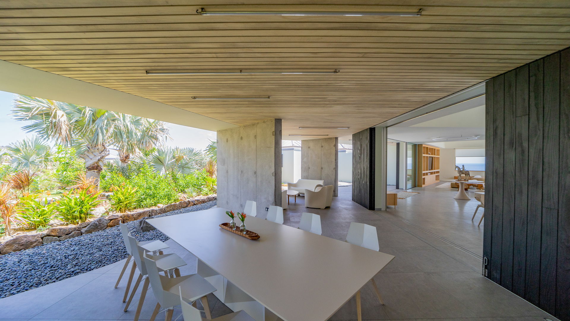 KITCHEN & DINING AREA