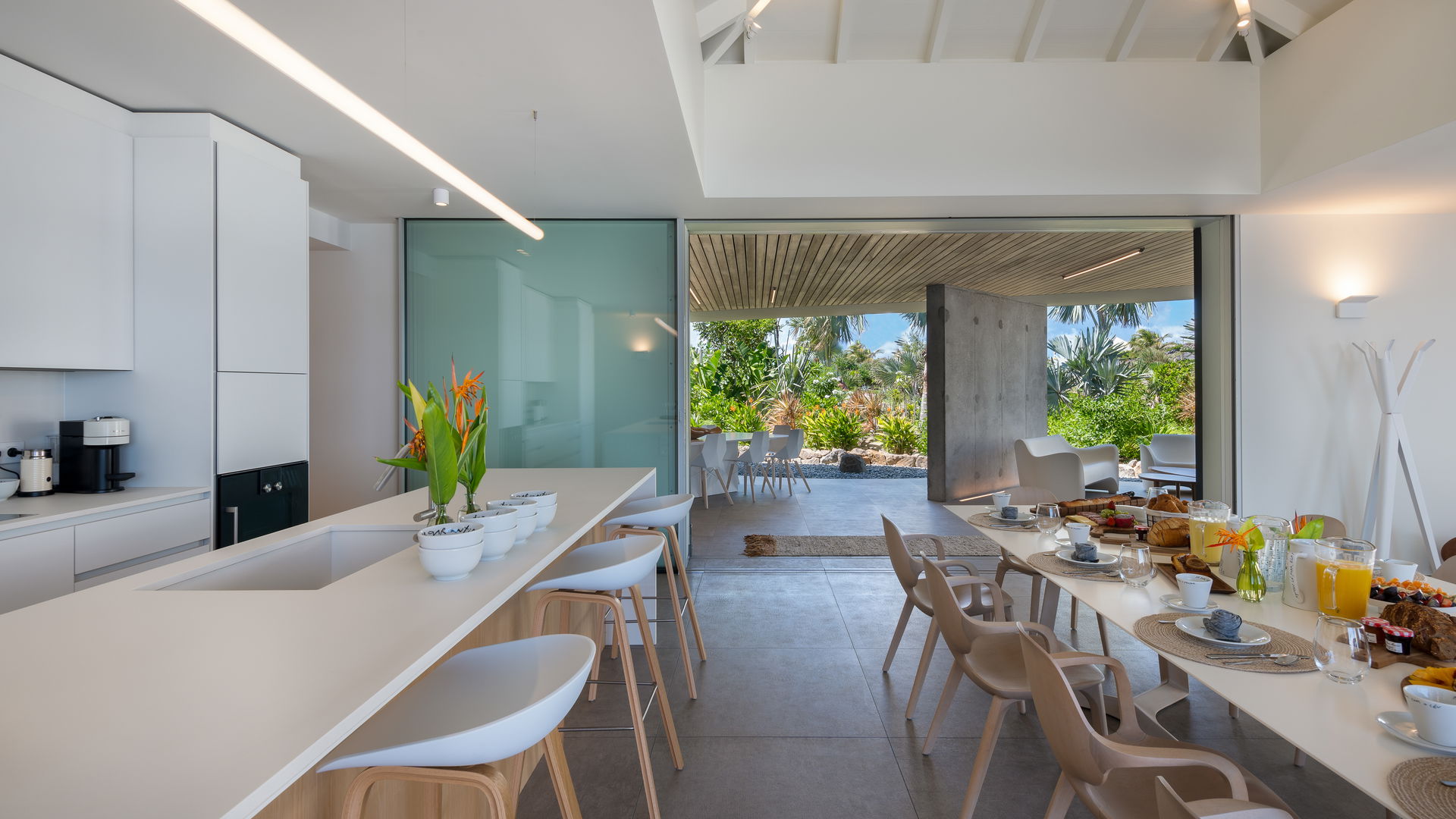 KITCHEN & DINING AREA