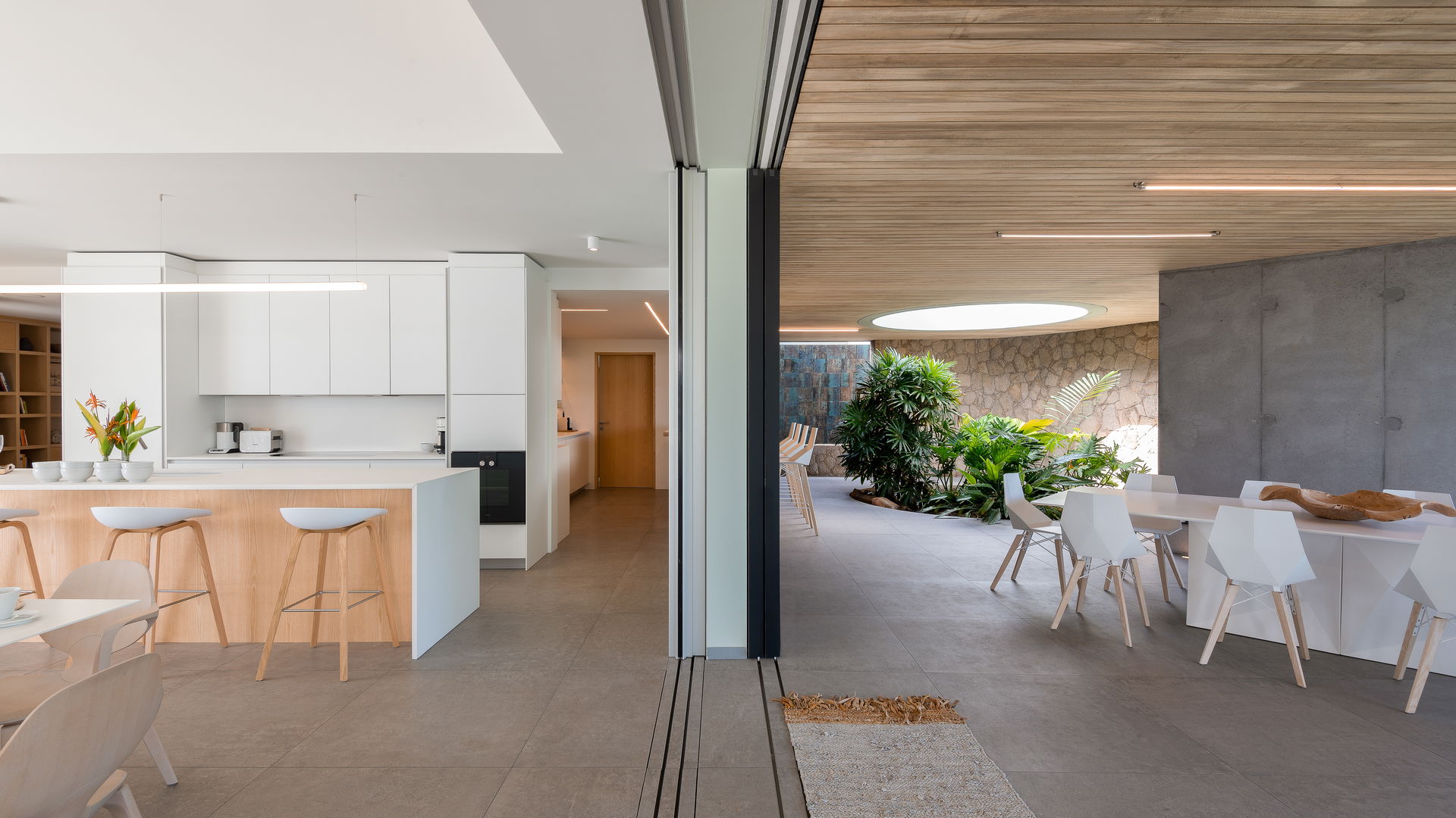 KITCHEN & DINING AREA