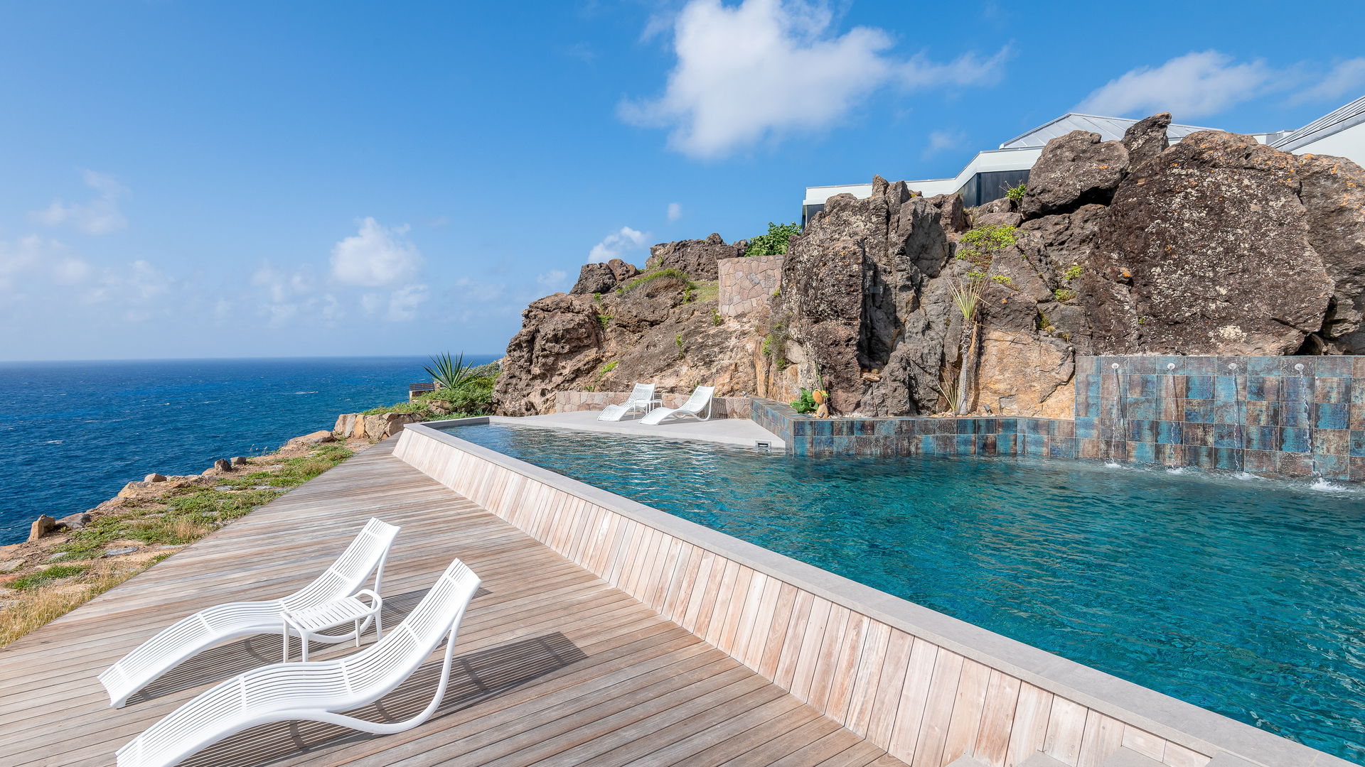 POOL & TERRACE