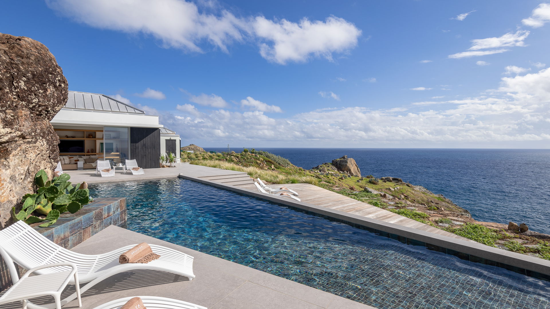 POOL & TERRACE