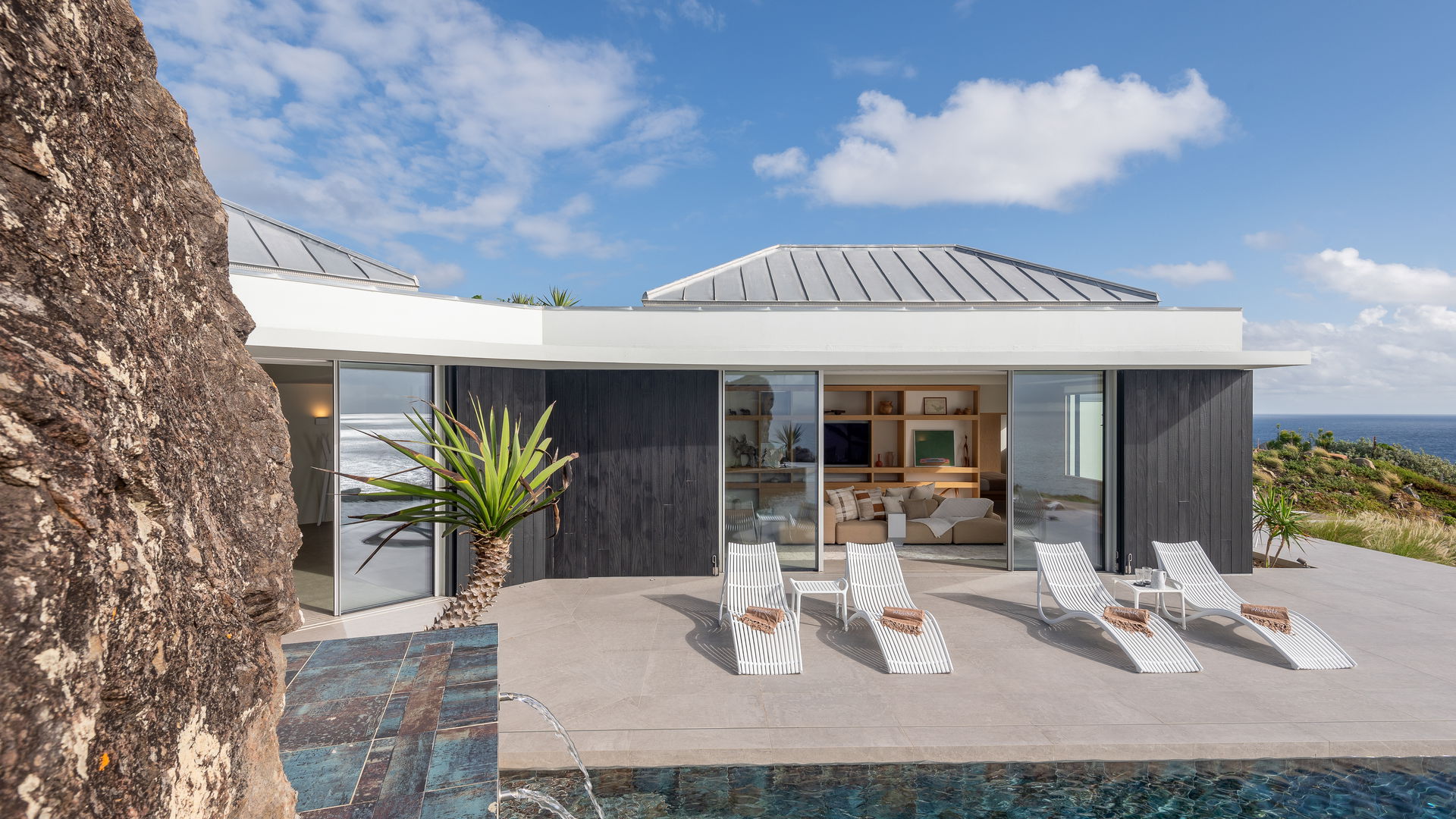 POOL & TERRACE