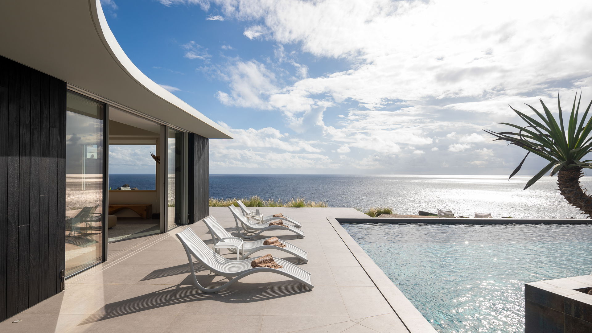 POOL & TERRACE