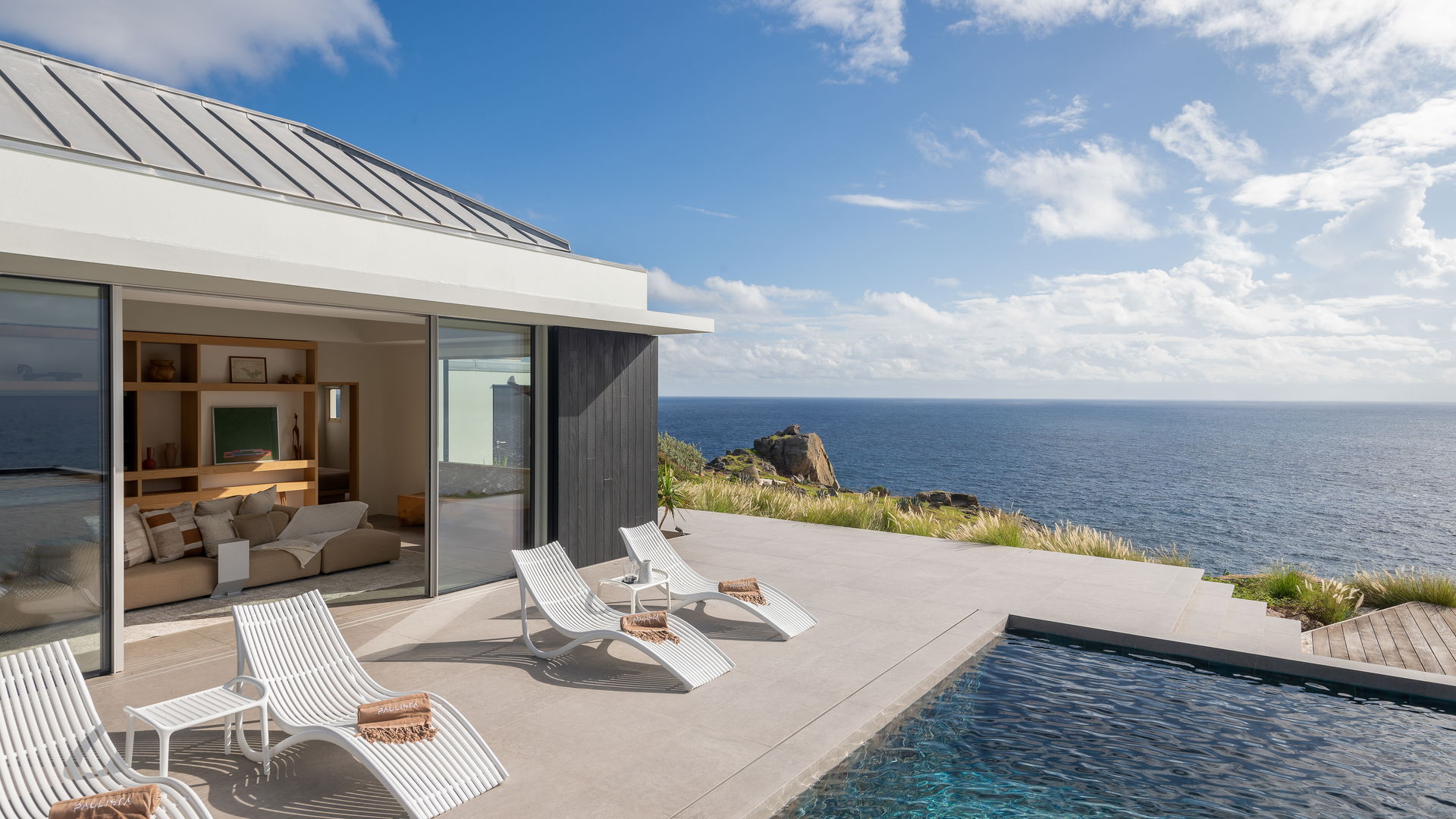 POOL & TERRACE