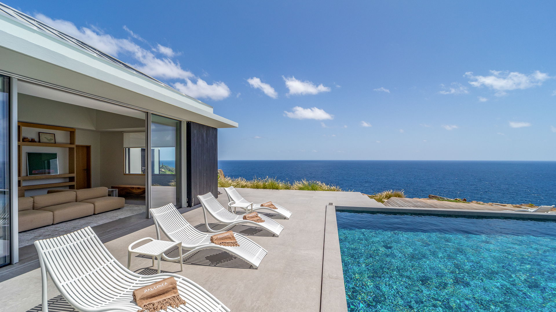 POOL & TERRACE