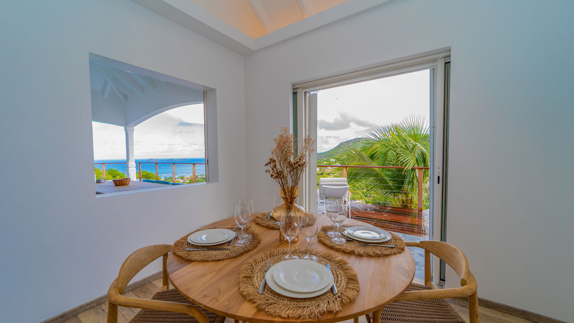 KITCHEN & DINING AREA