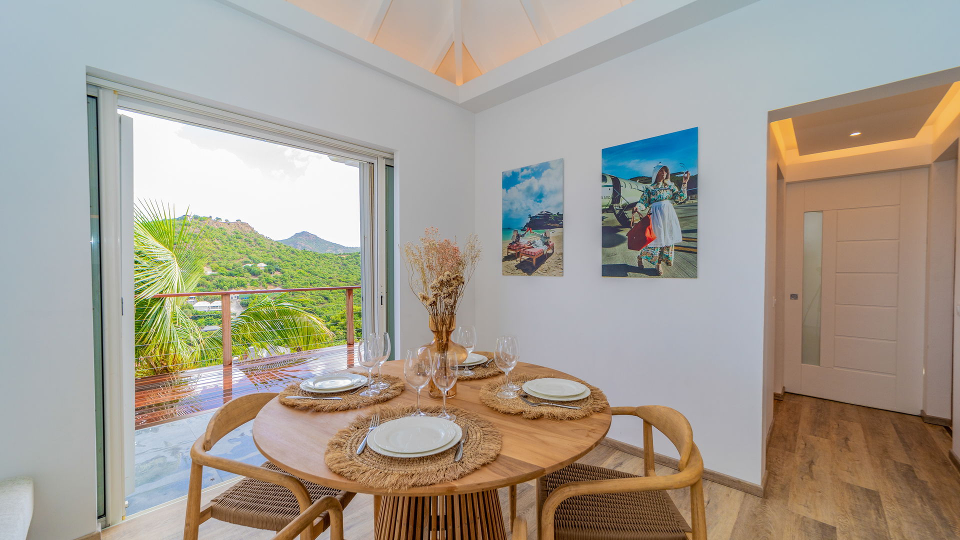 KITCHEN & DINING AREA