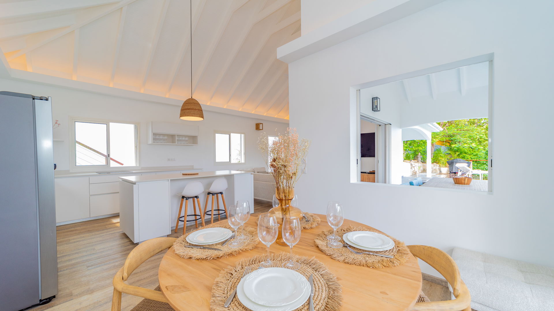 KITCHEN & DINING AREA