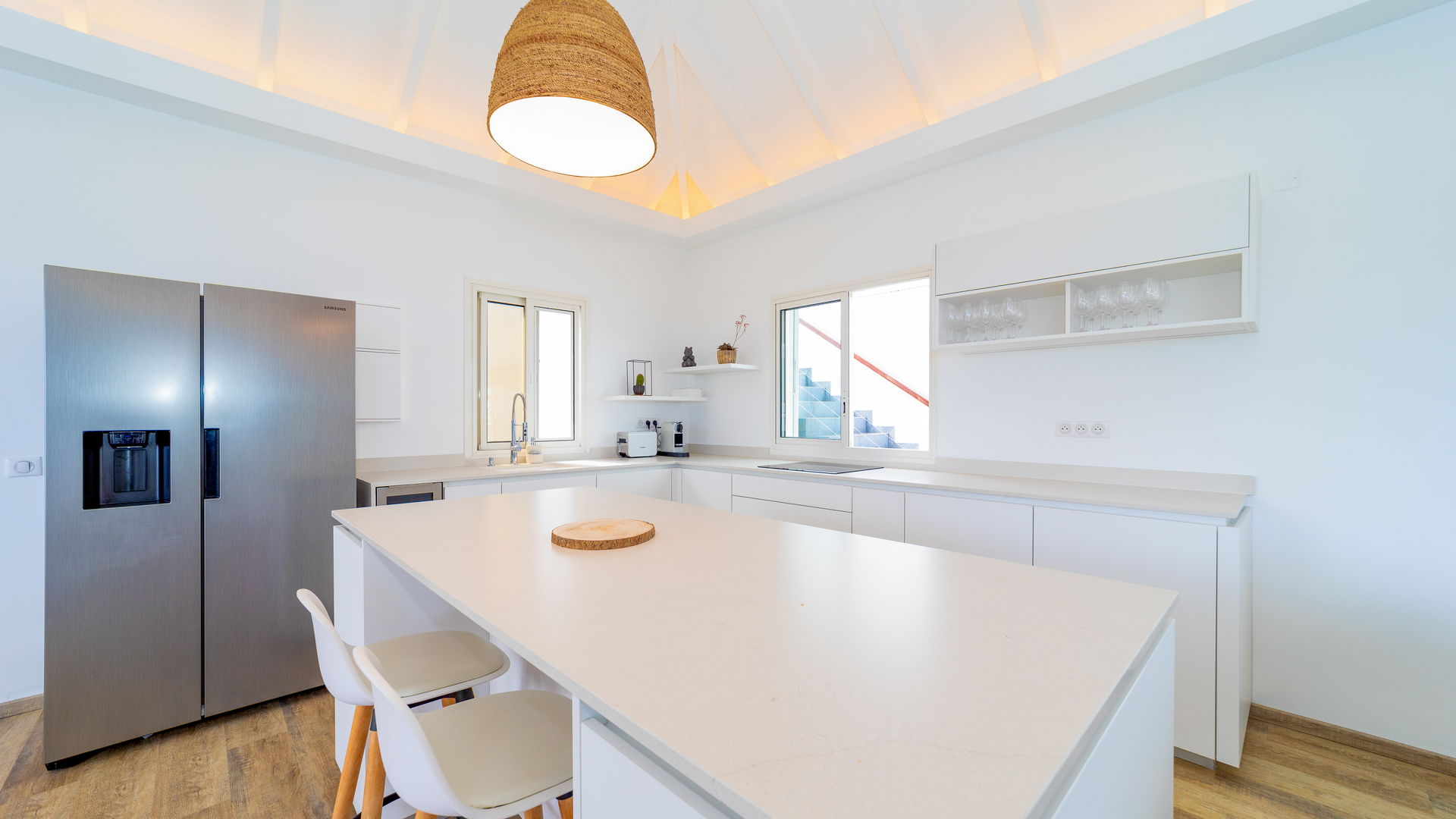 KITCHEN & DINING AREA