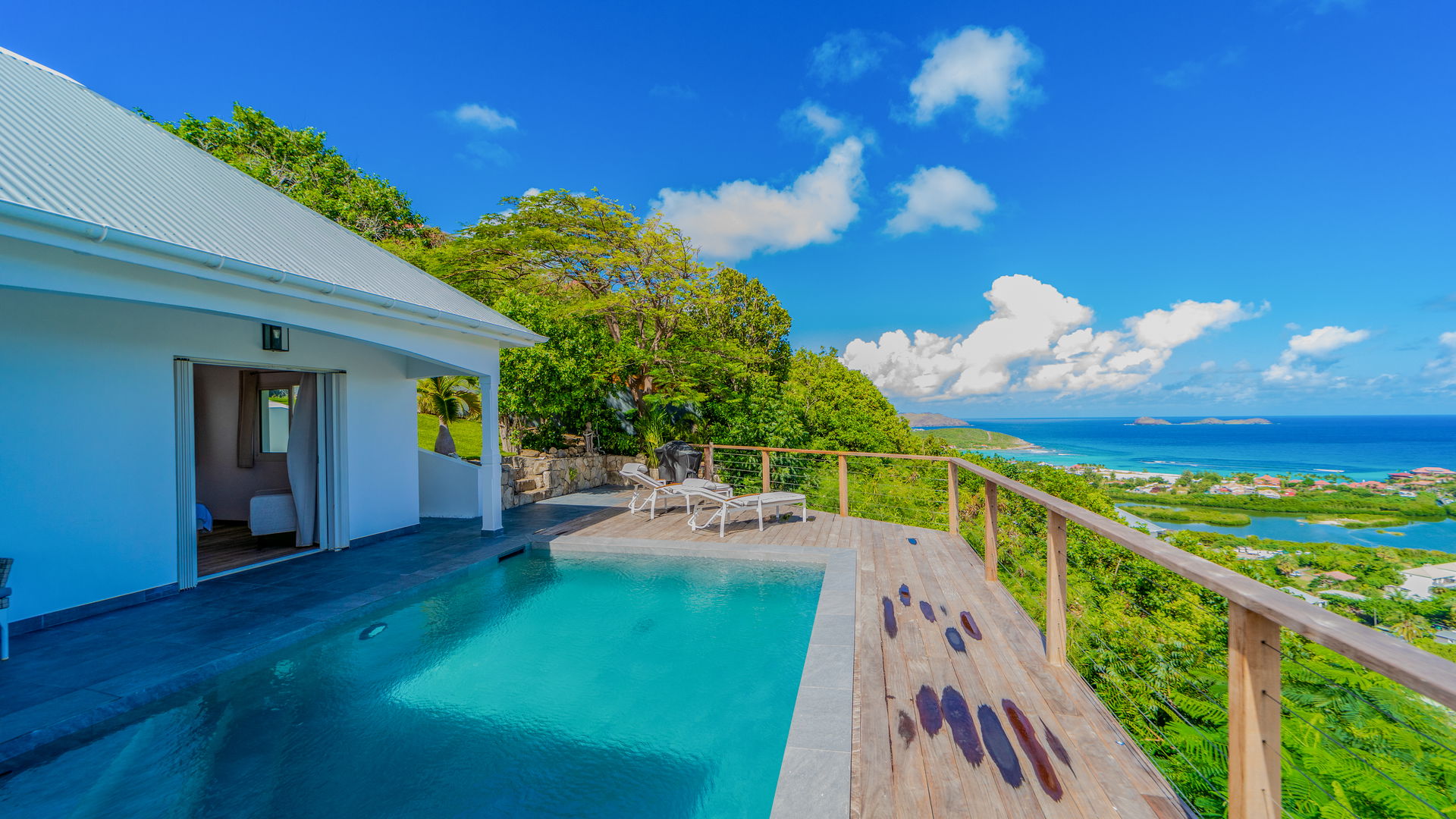 POOL & TERRACE