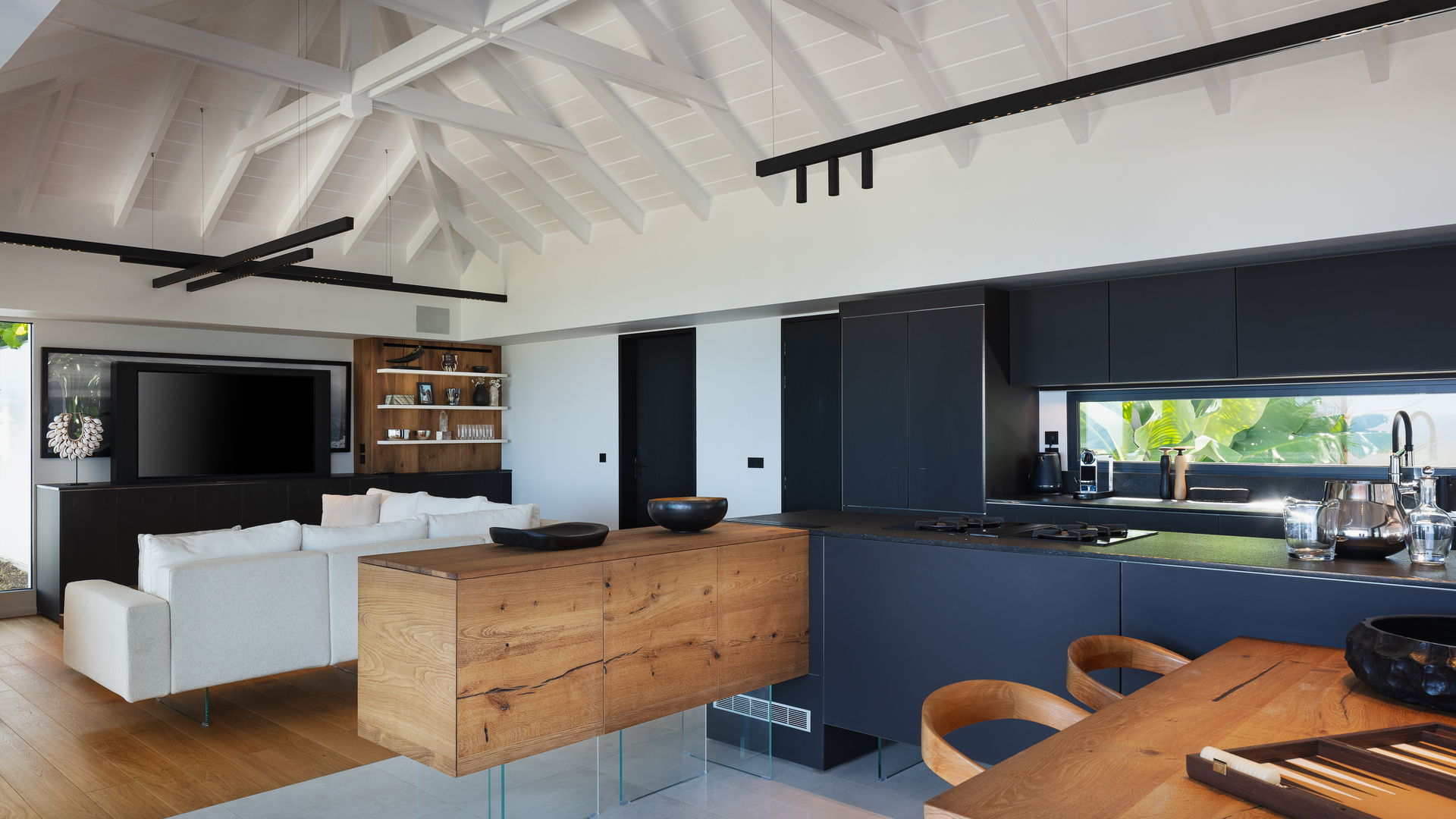 KITCHEN & DINING AREA