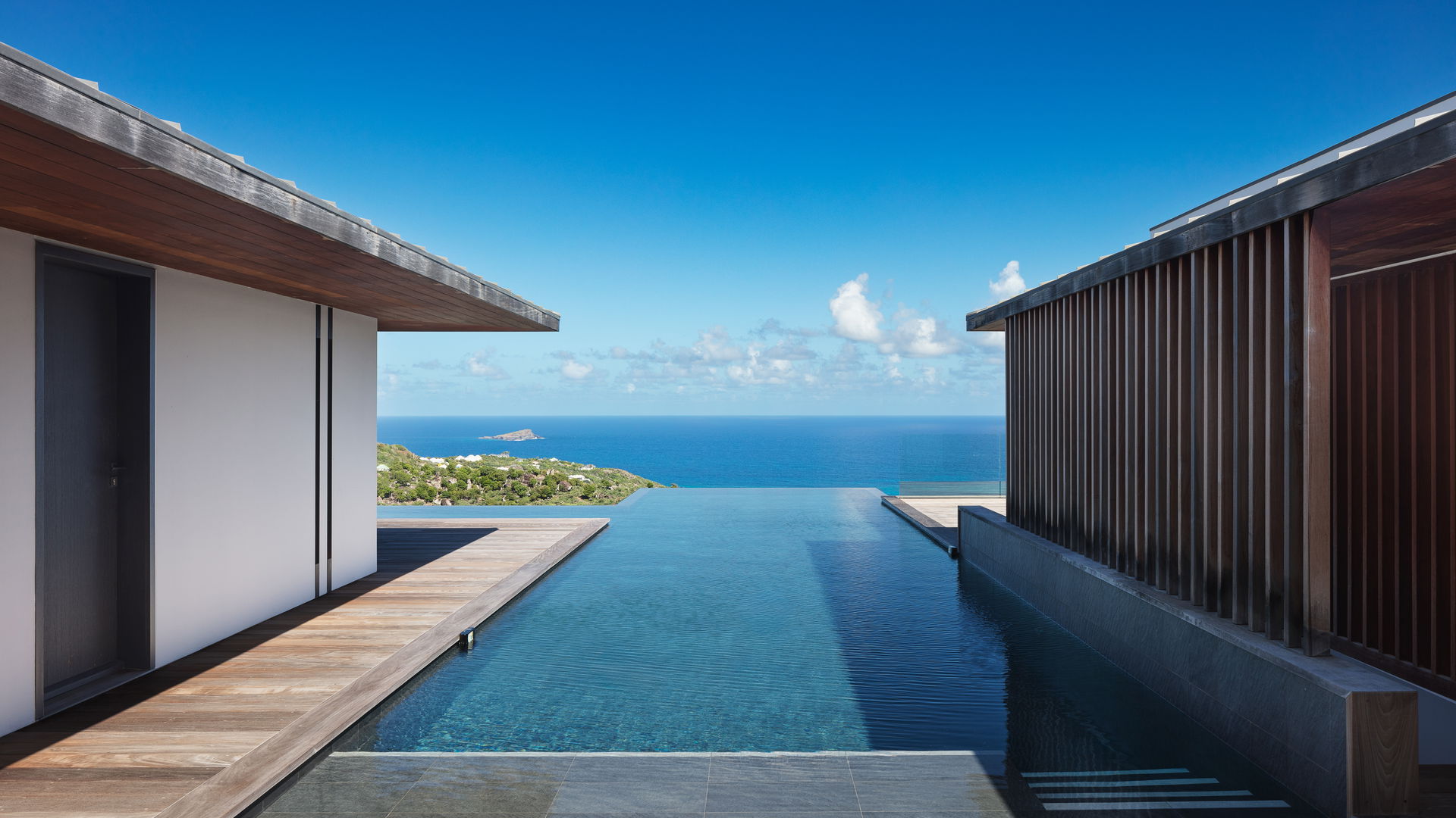 POOL & TERRACE
