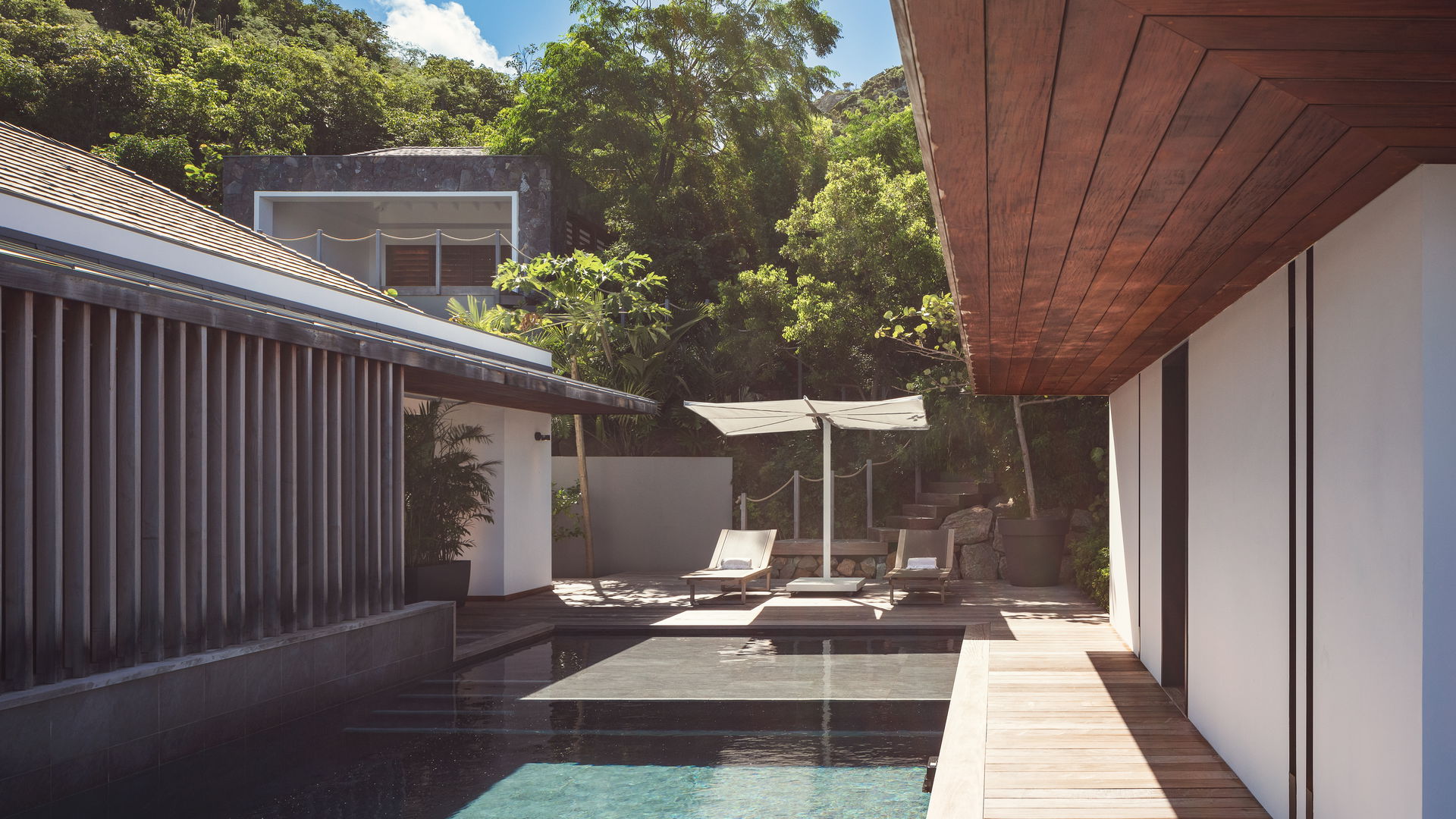 POOL & TERRACE