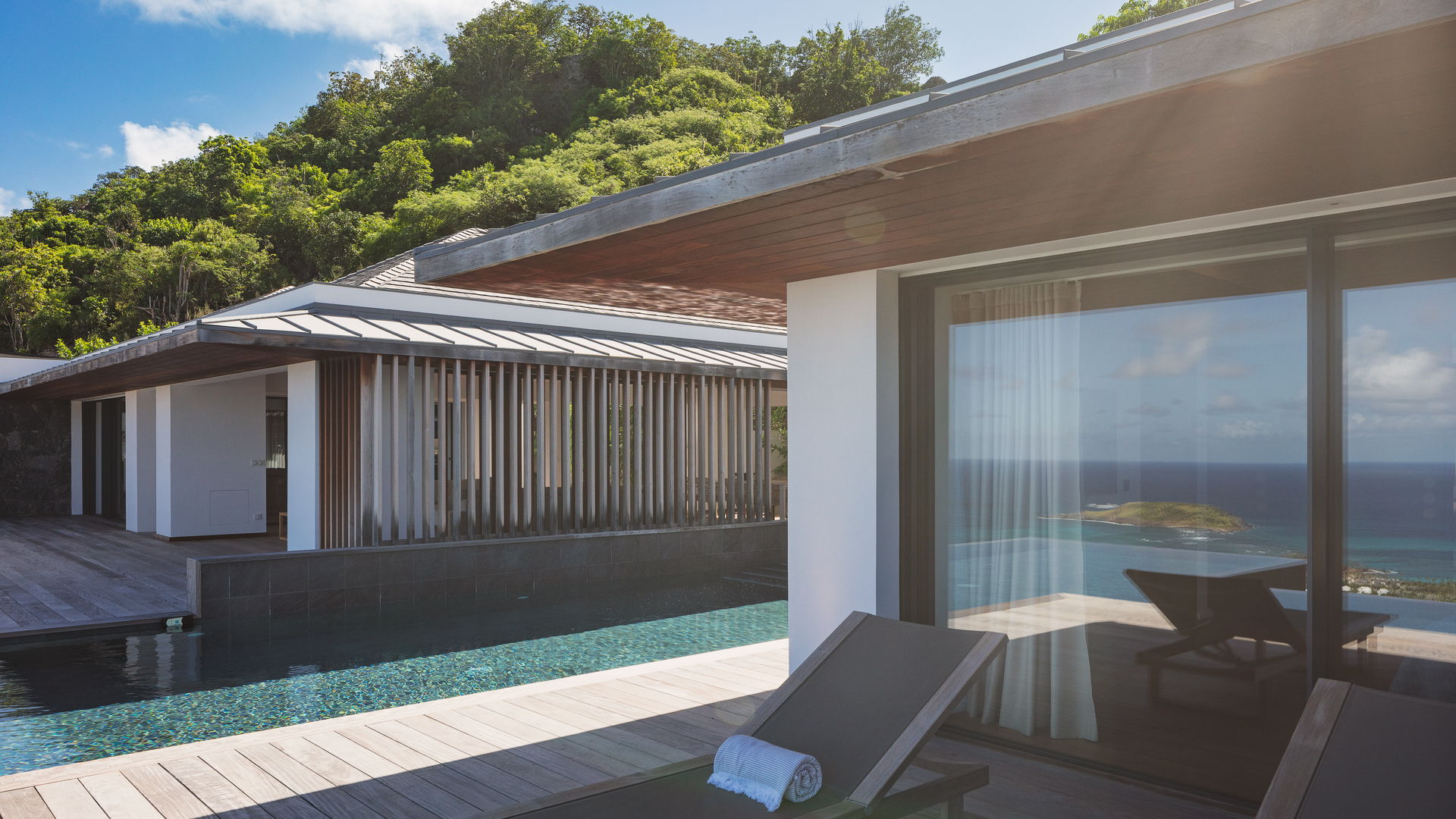 POOL & TERRACE