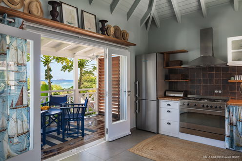VILLA BLUE LAGOON KITCHEN & DINING AREA 2