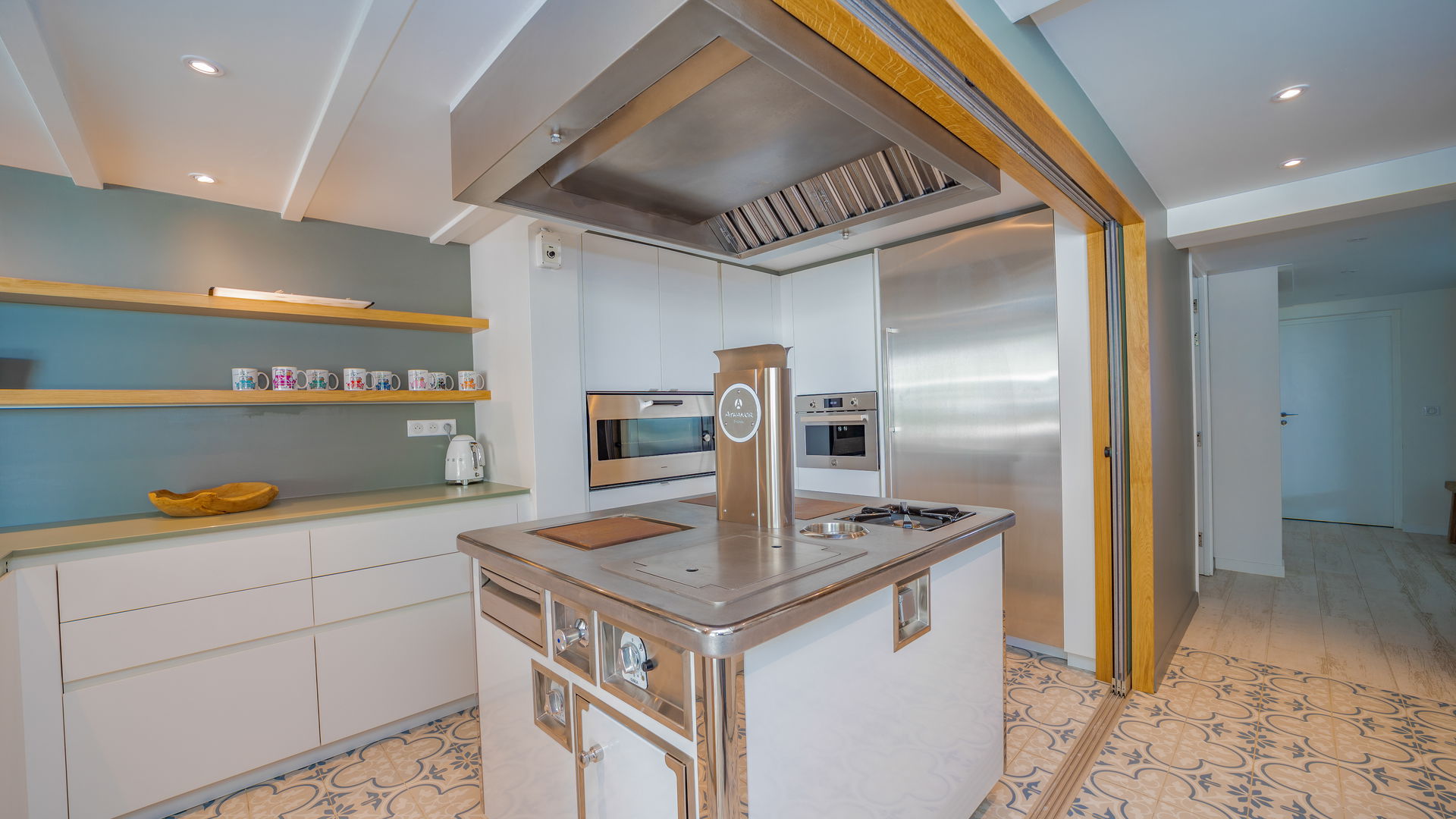 KITCHEN & DINING AREA