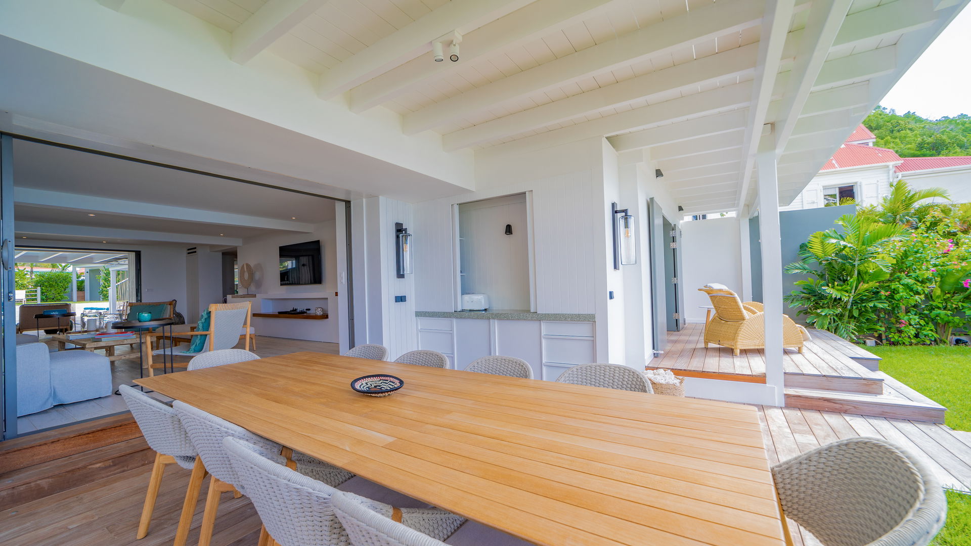 KITCHEN & DINING AREA