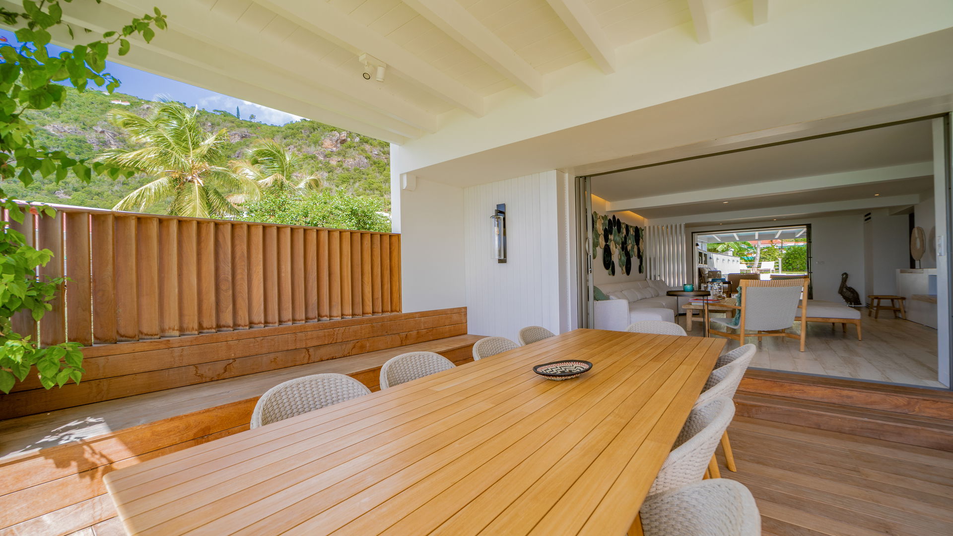 KITCHEN & DINING AREA