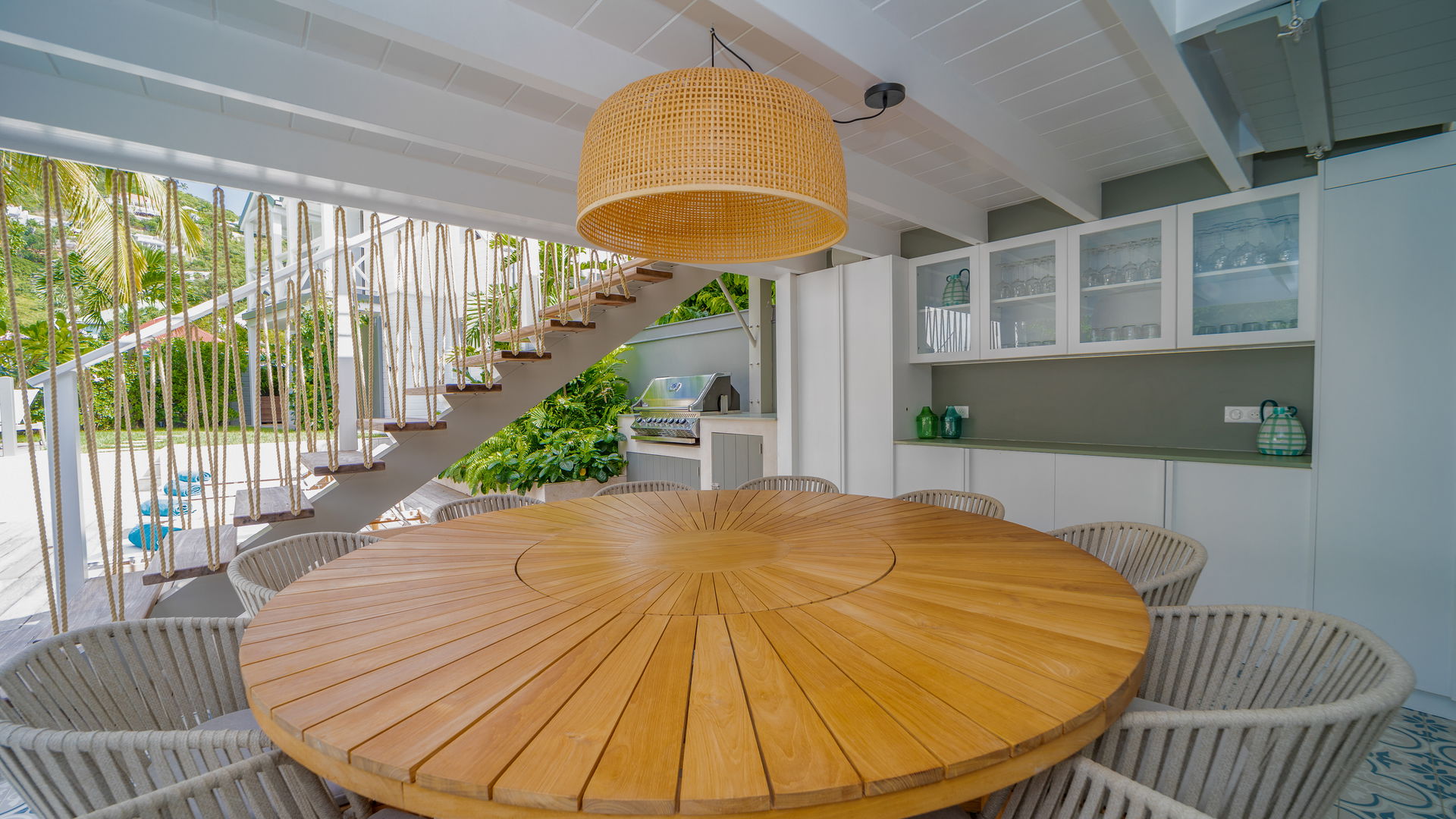 KITCHEN & DINING AREA