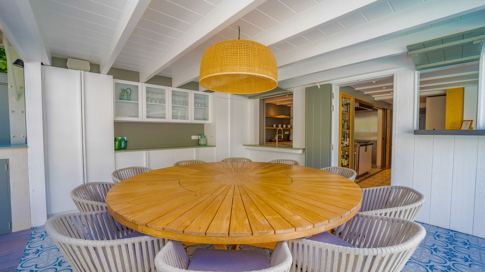 KITCHEN & DINING AREA