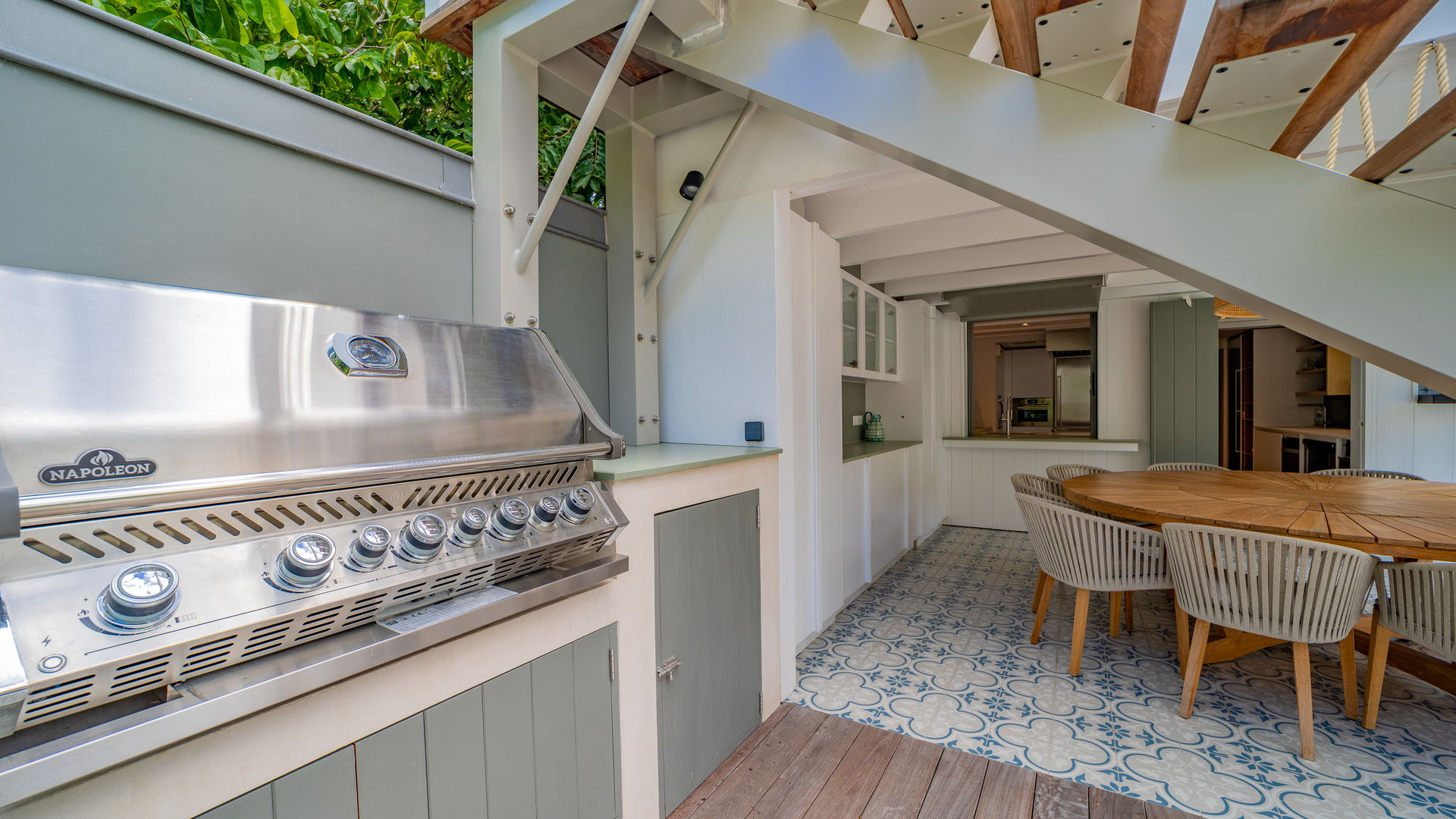KITCHEN & DINING AREA