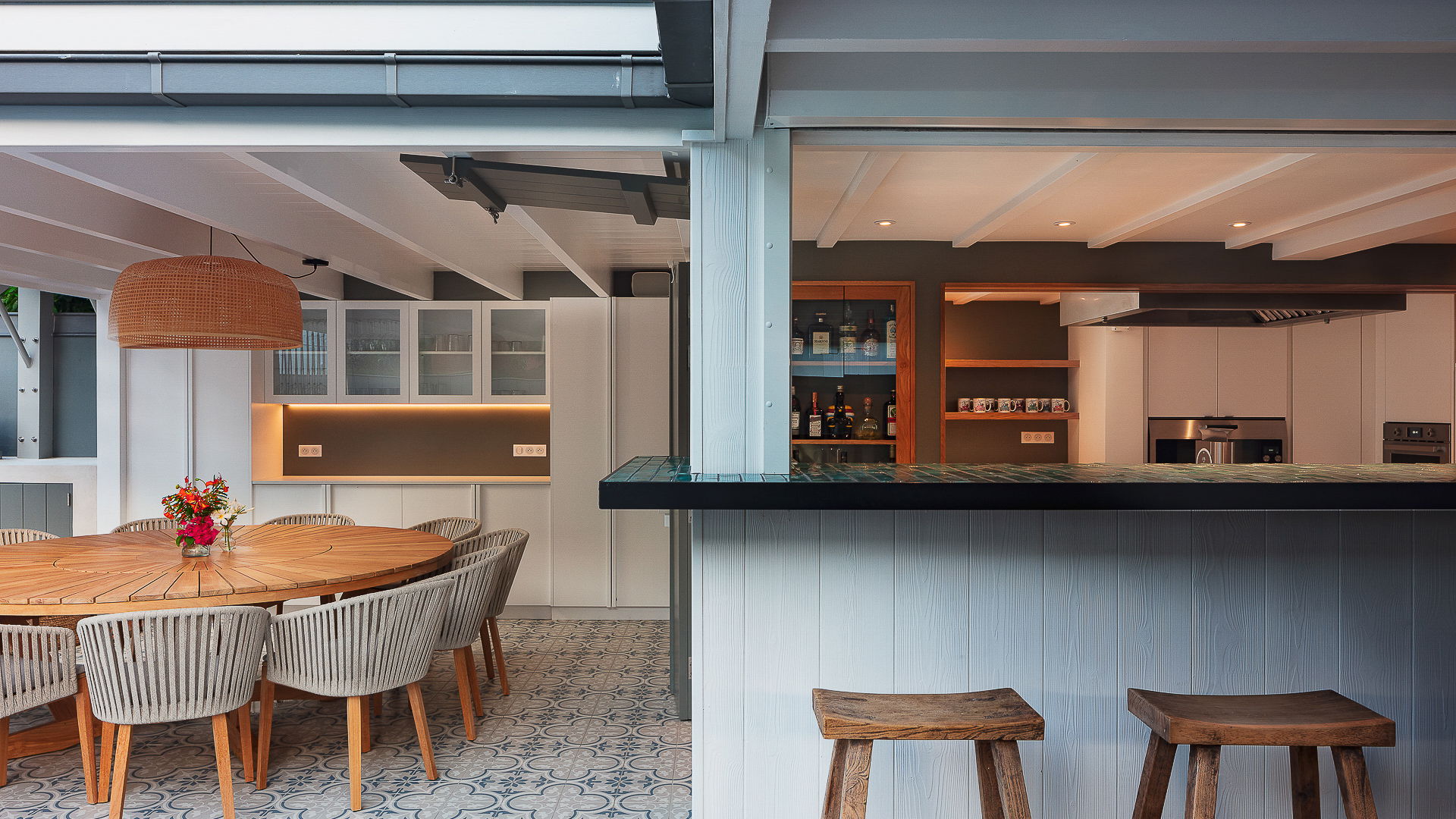 KITCHEN & DINING AREA