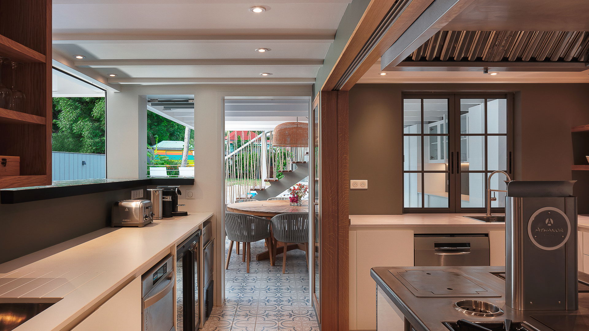 KITCHEN & DINING AREA