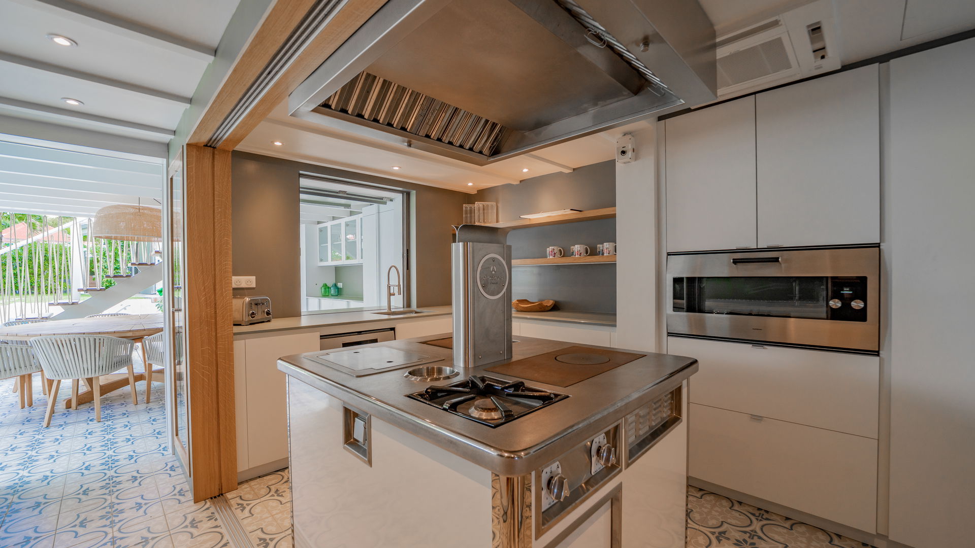 KITCHEN & DINING AREA