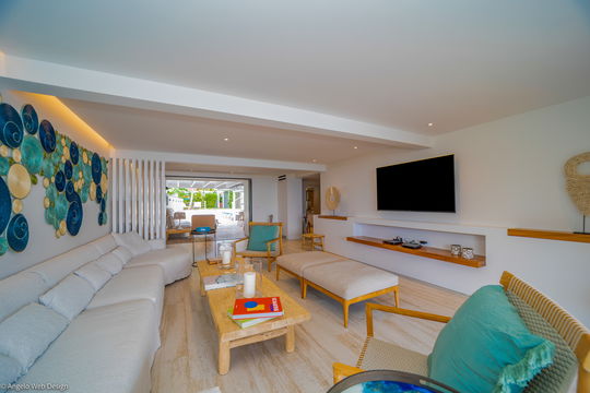 VILLA COLETTE LIVING AREA 7