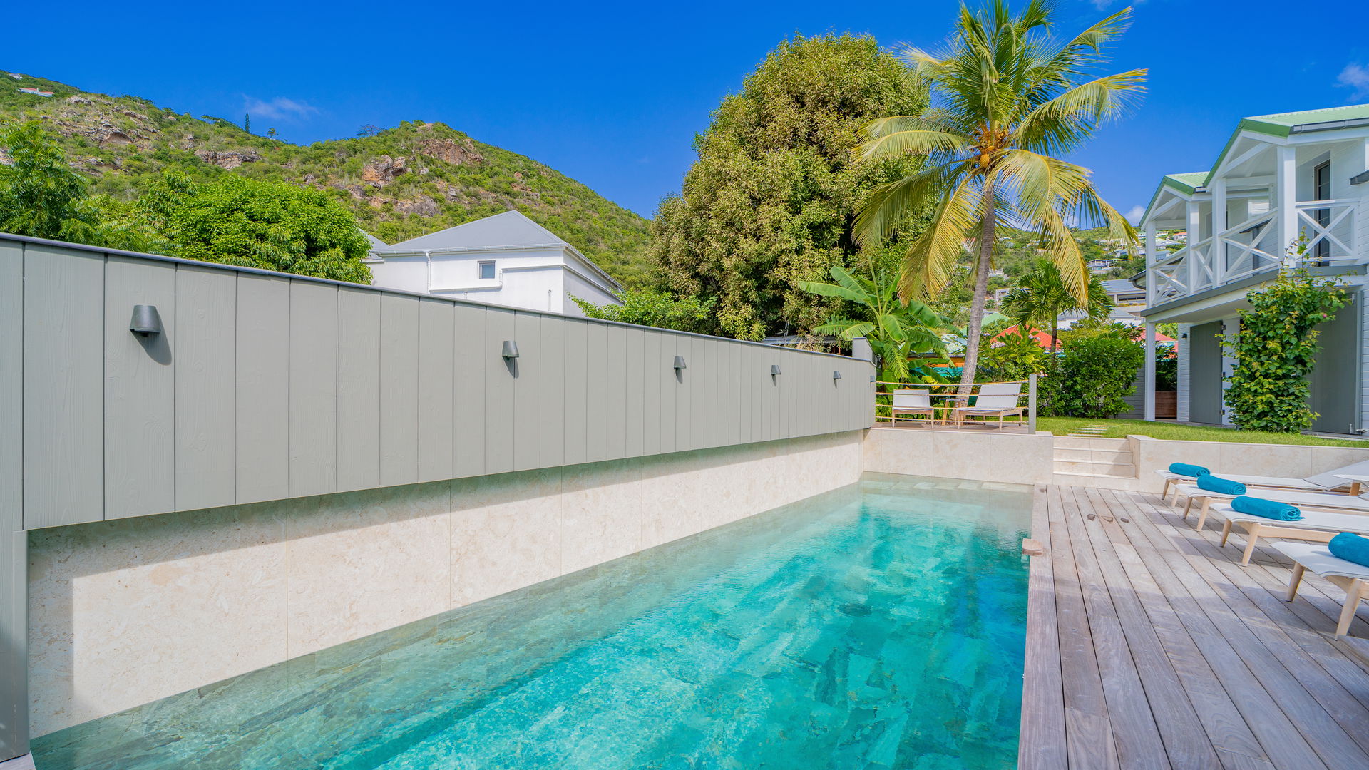 POOL & TERRACE
