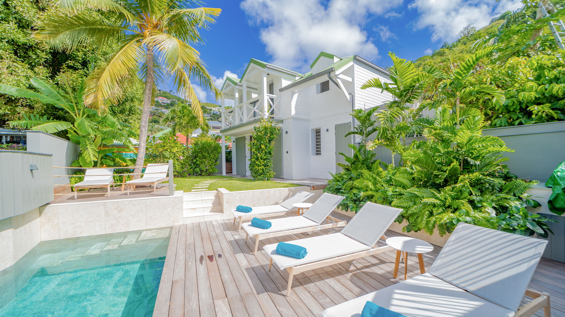 POOL & TERRACE