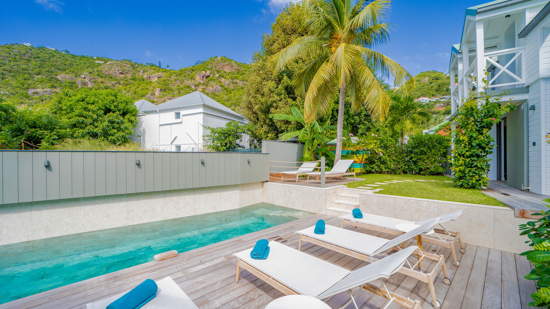POOL & TERRACE