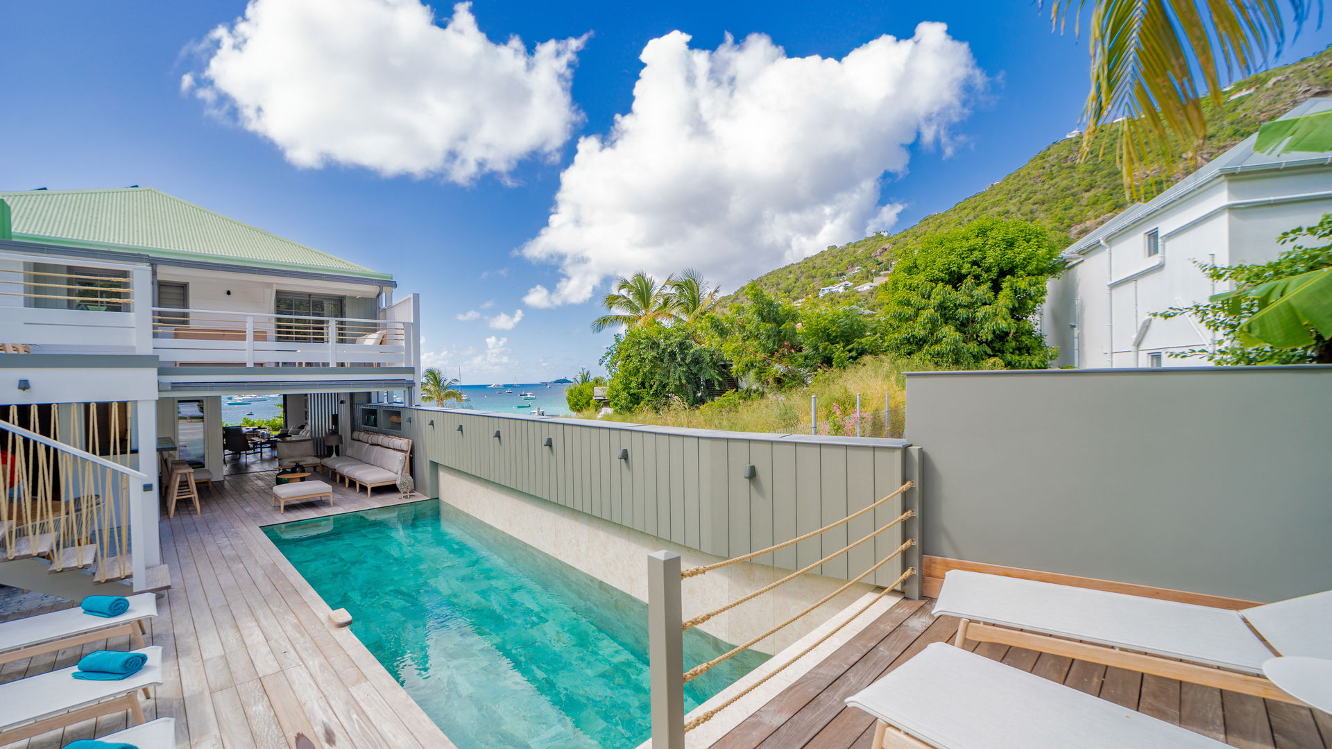 POOL & TERRACE