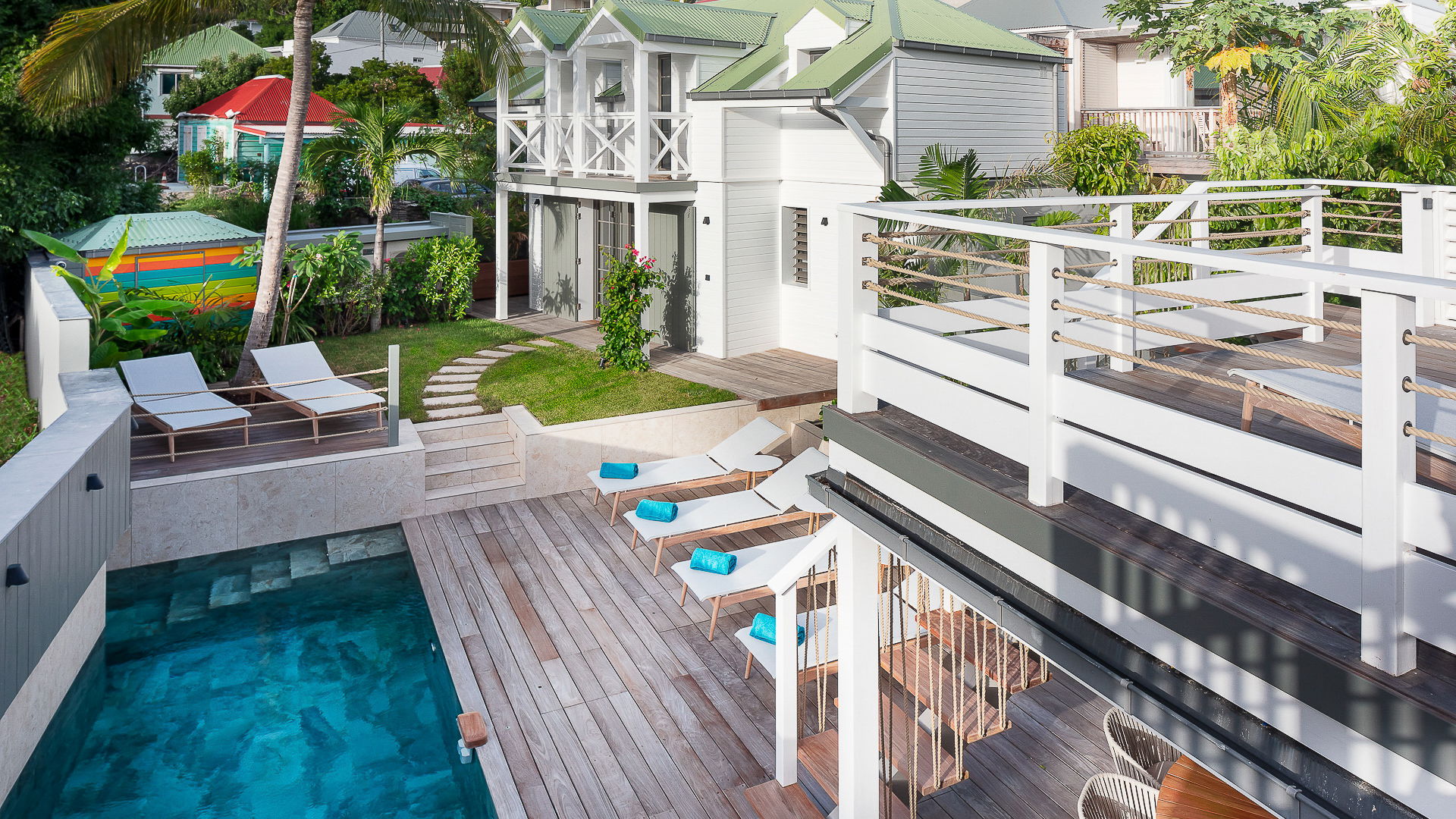 POOL & TERRACE
