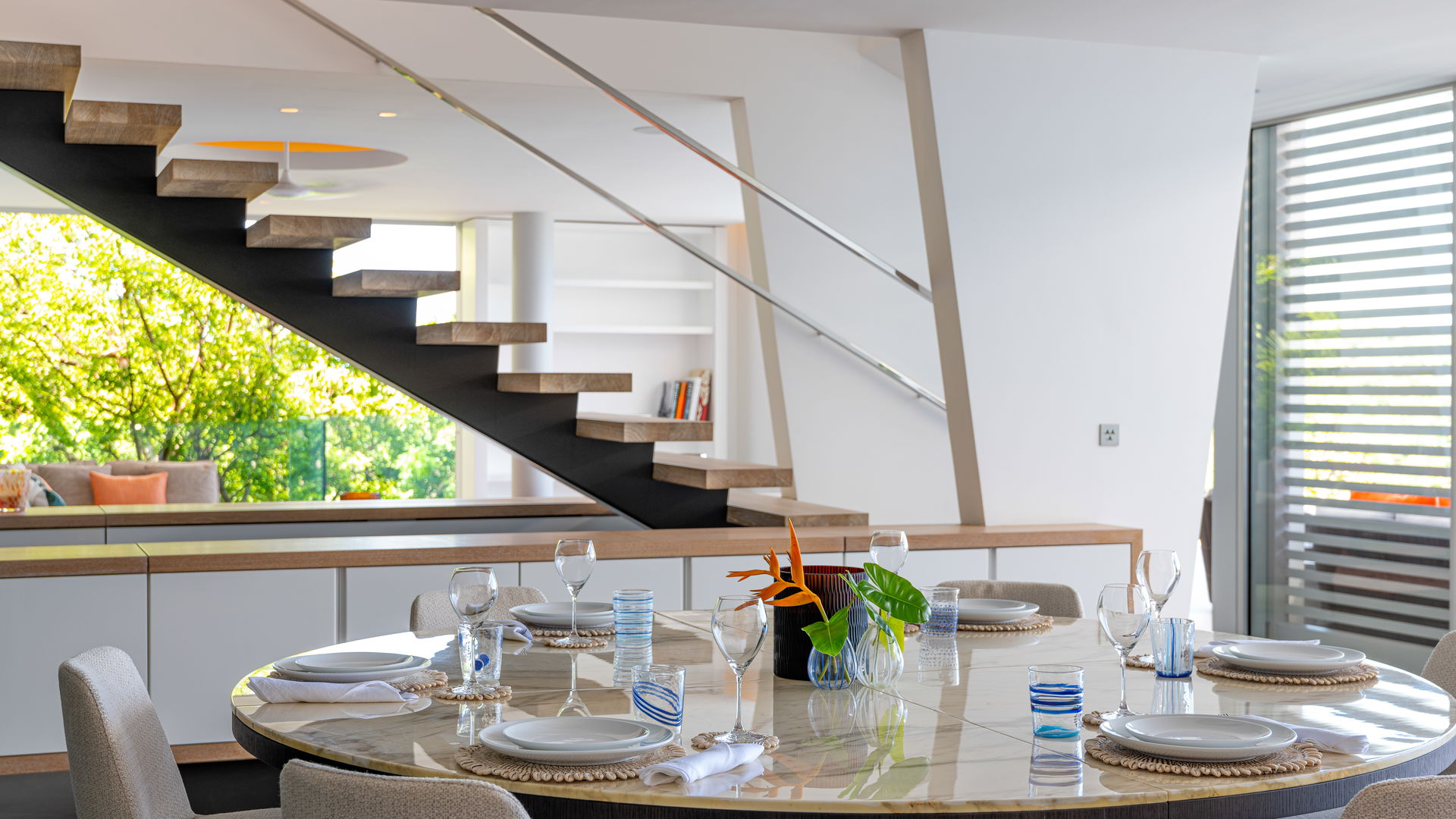 KITCHEN & DINING AREA