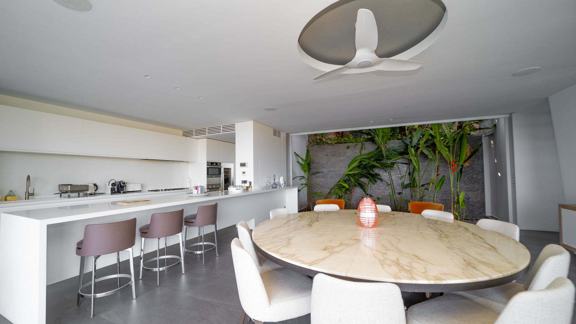 KITCHEN & DINING AREA