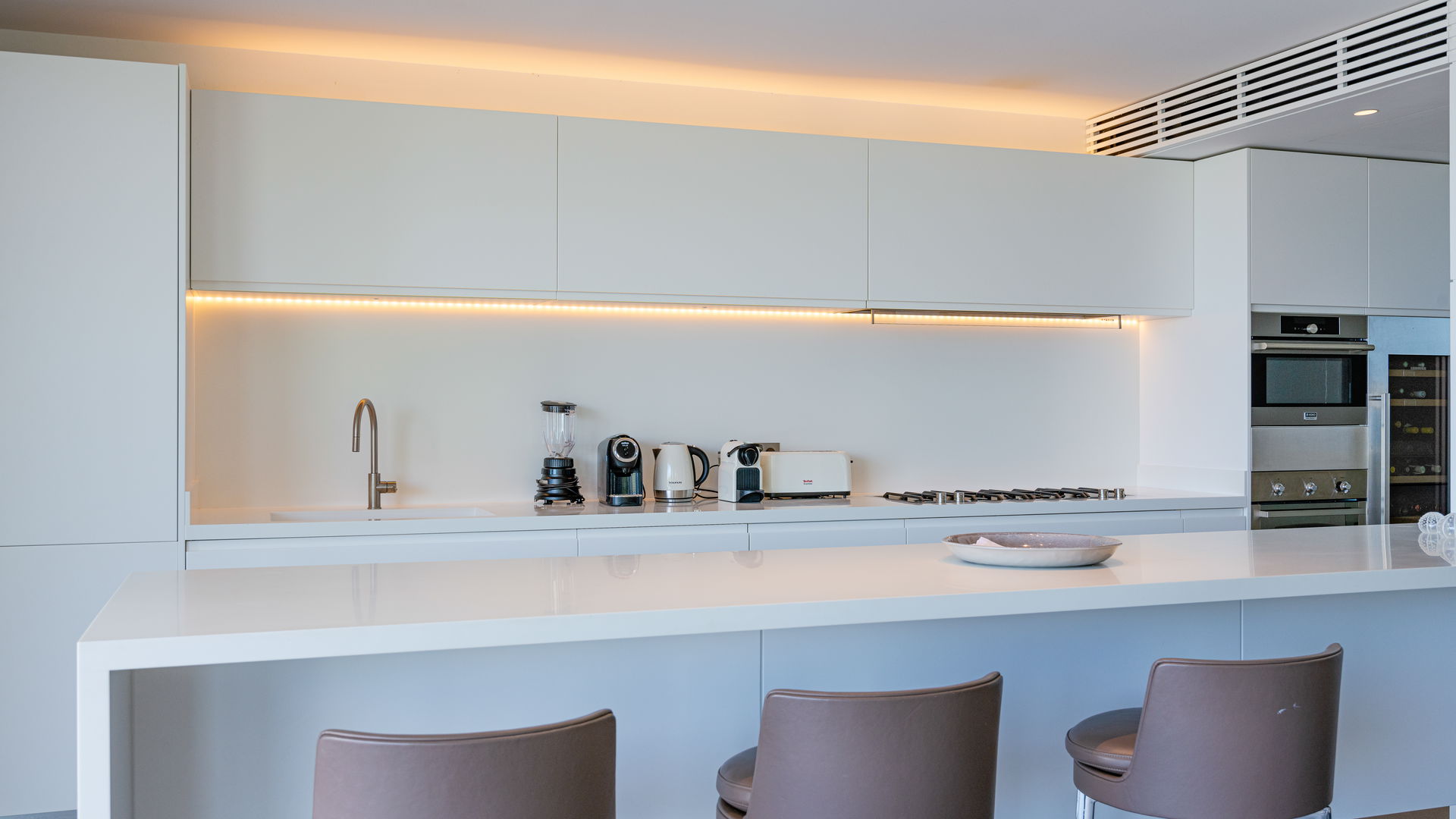 KITCHEN & DINING AREA
