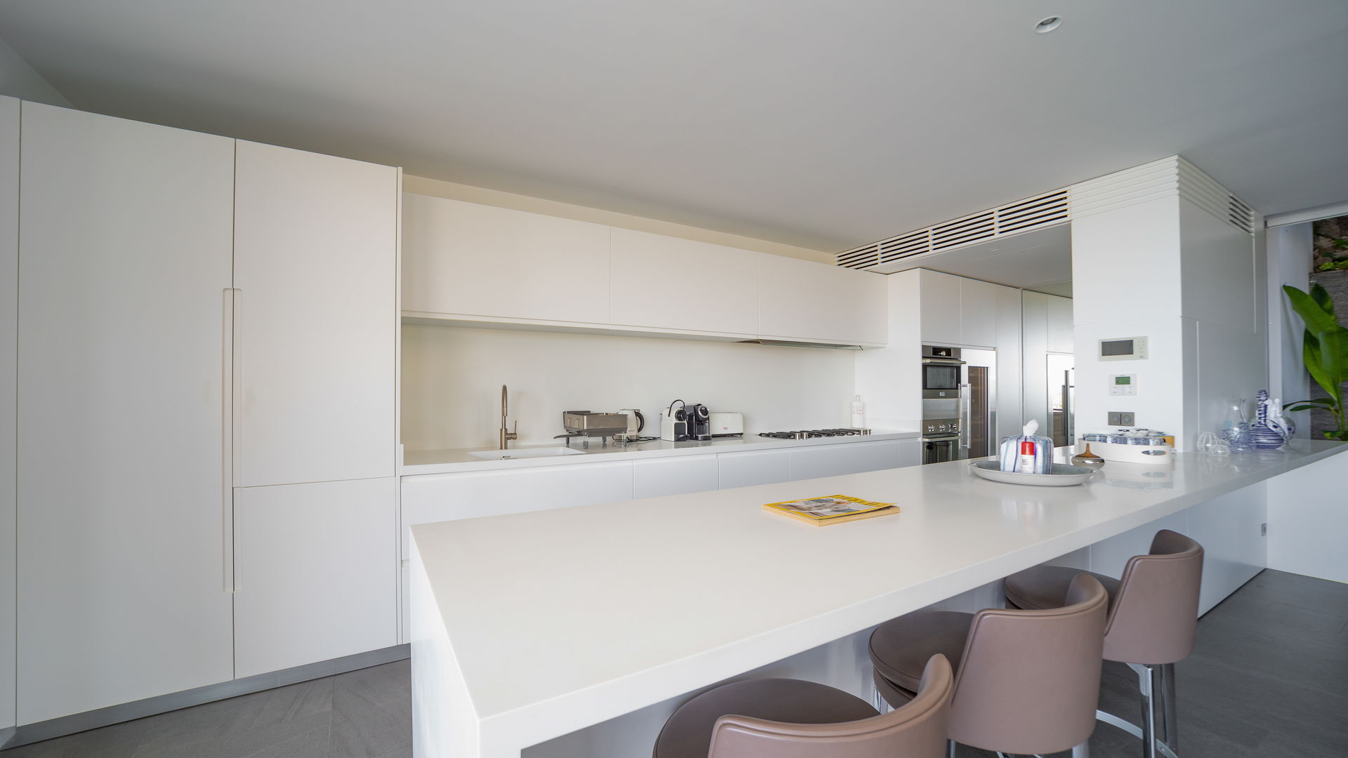 KITCHEN & DINING AREA