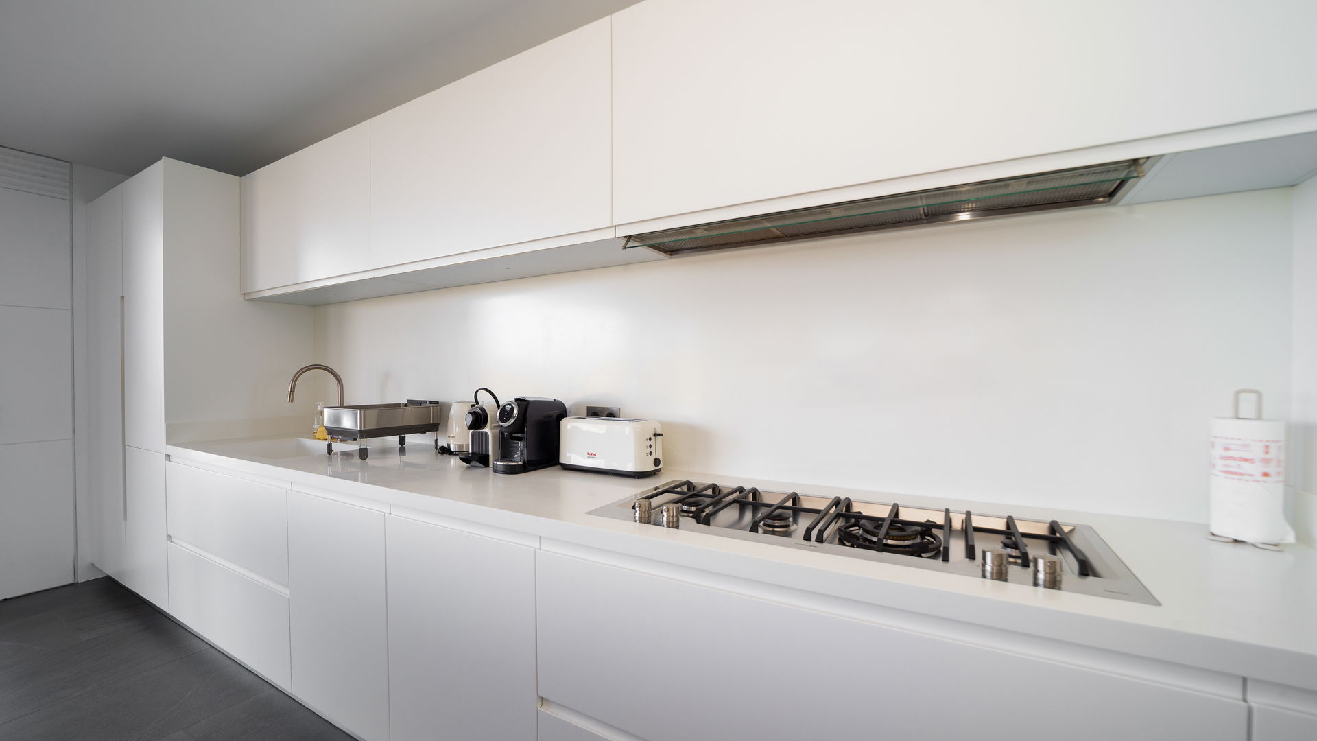 KITCHEN & DINING AREA