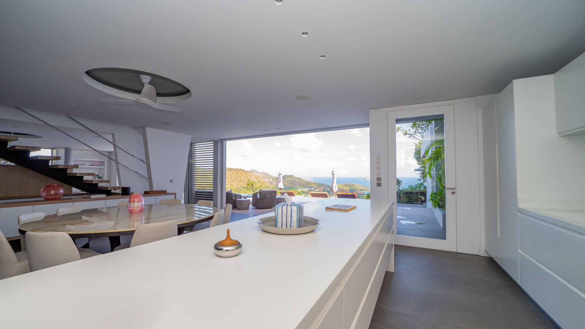 KITCHEN & DINING AREA