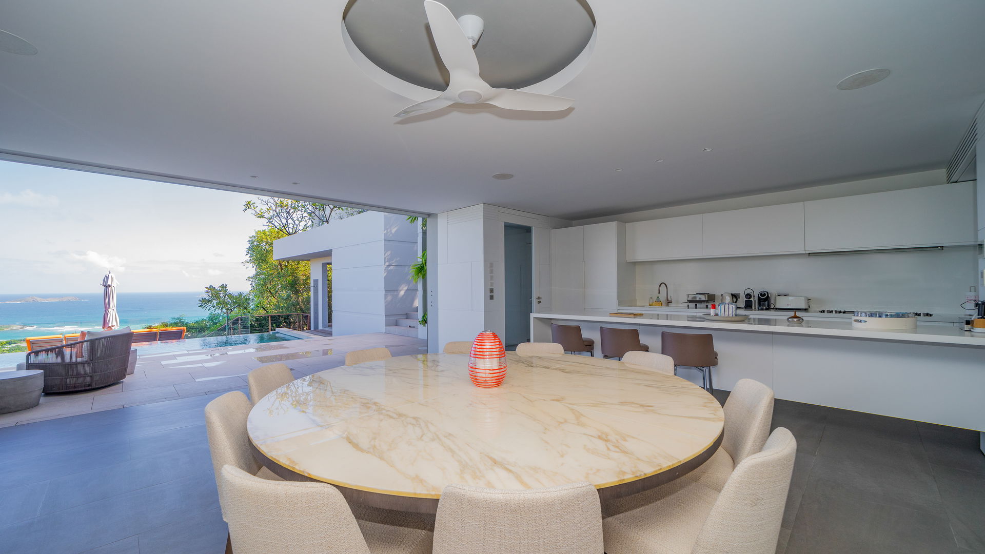 KITCHEN & DINING AREA