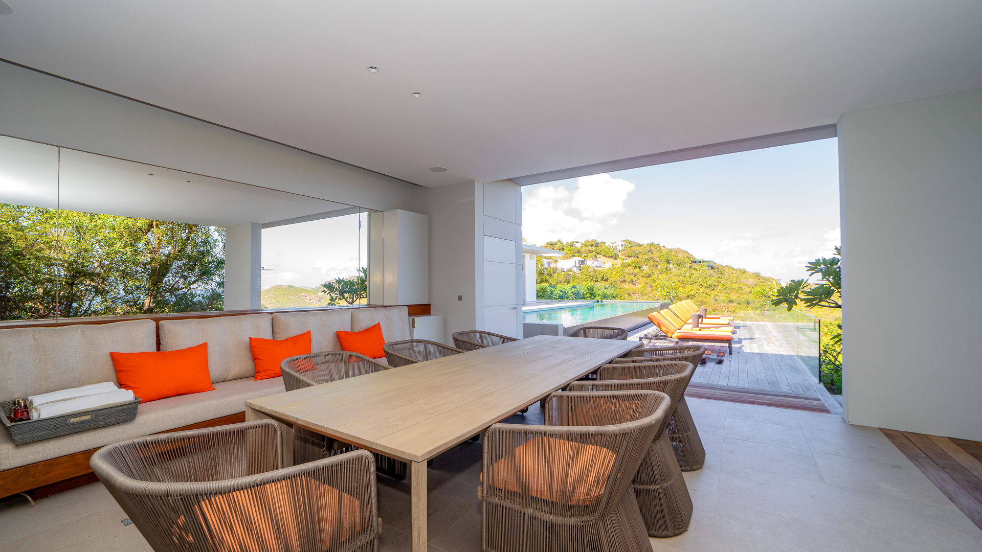 OUTDOOR DINING AREA