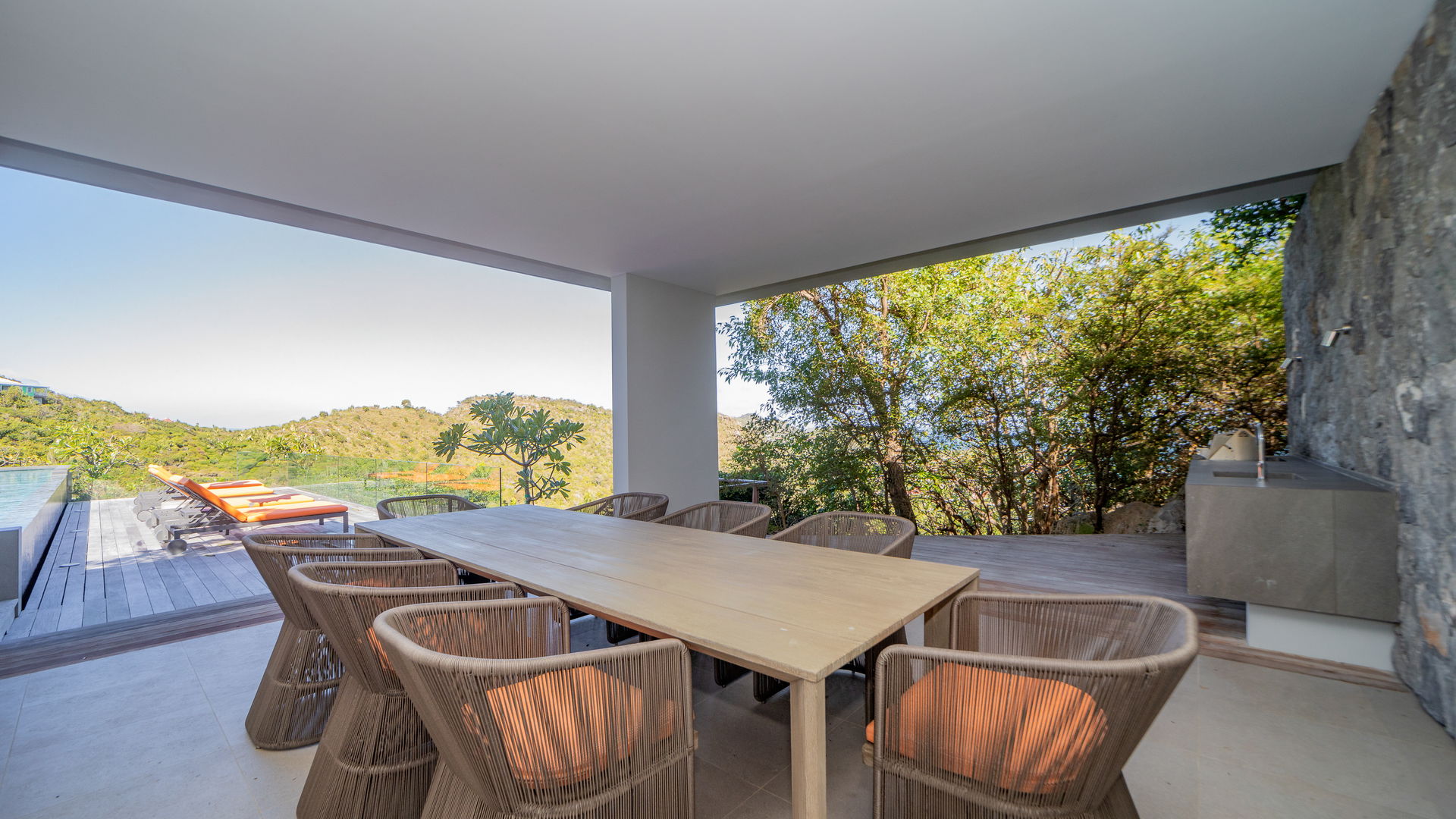 OUTDOOR DINING AREA