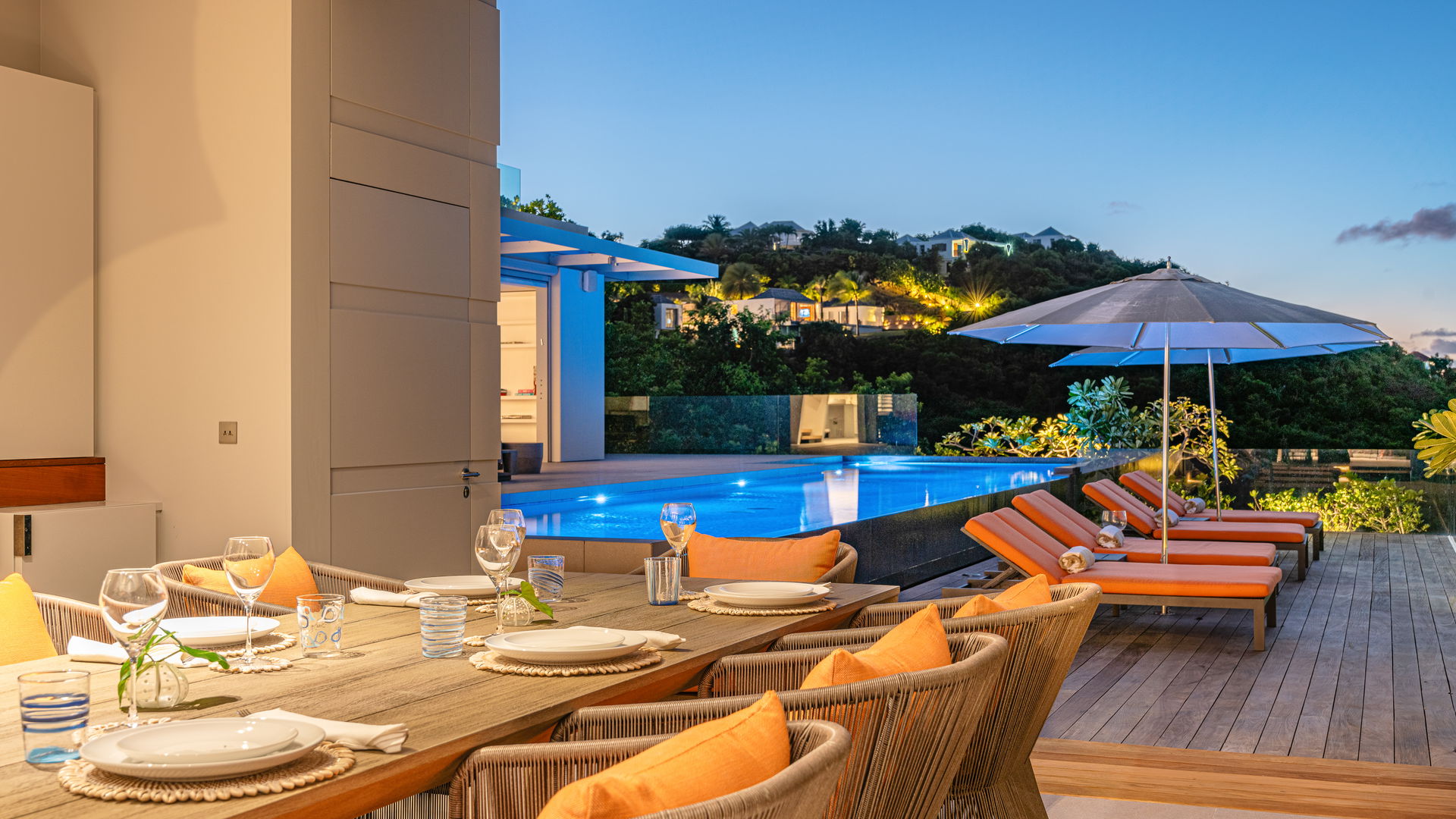 OUTDOOR DINING AREA