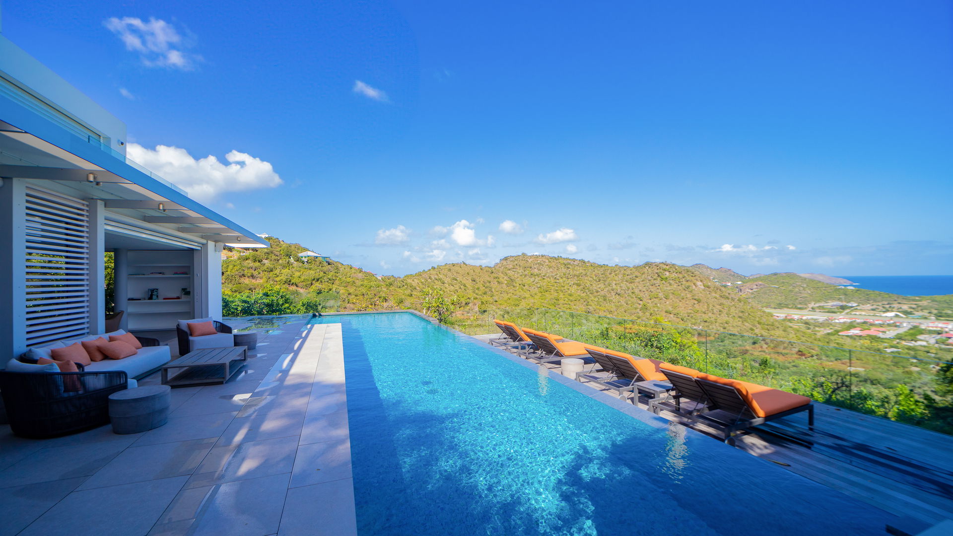 POOL & TERRACE