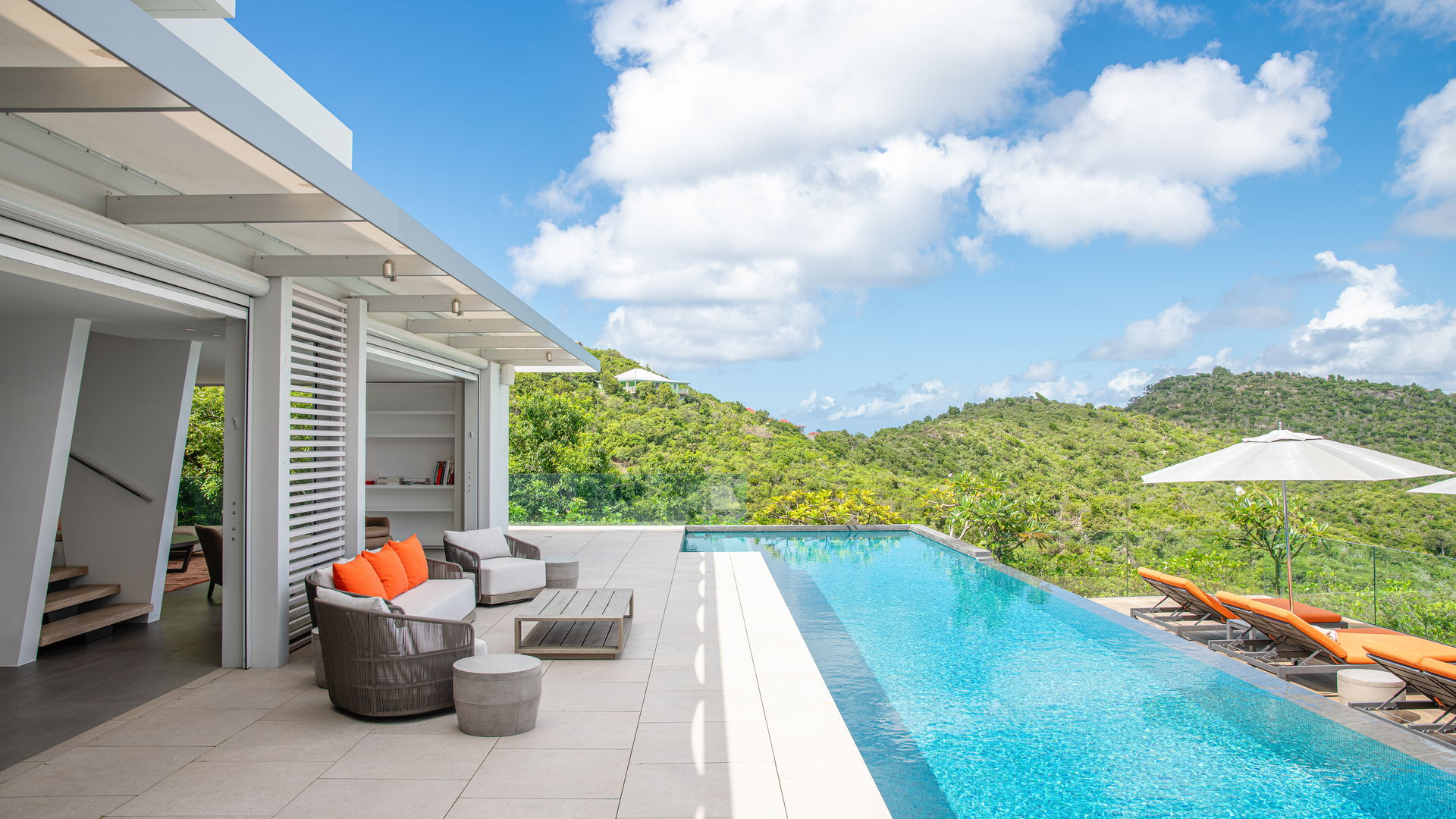 POOL & TERRACE