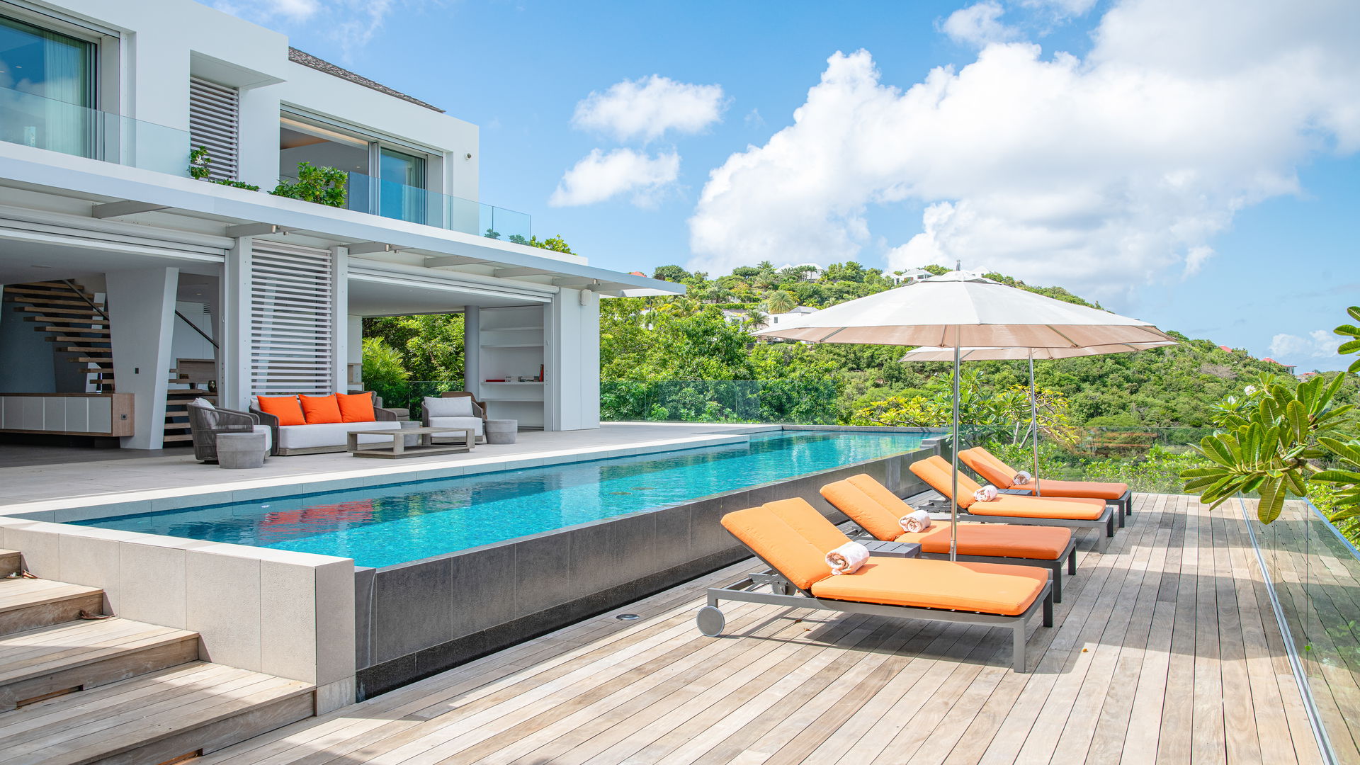 POOL & TERRACE