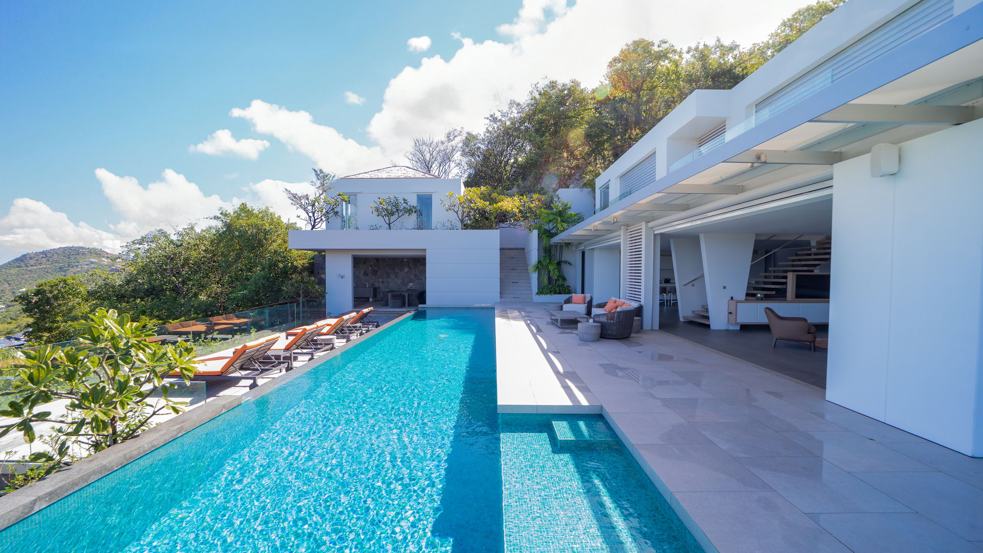POOL & TERRACE