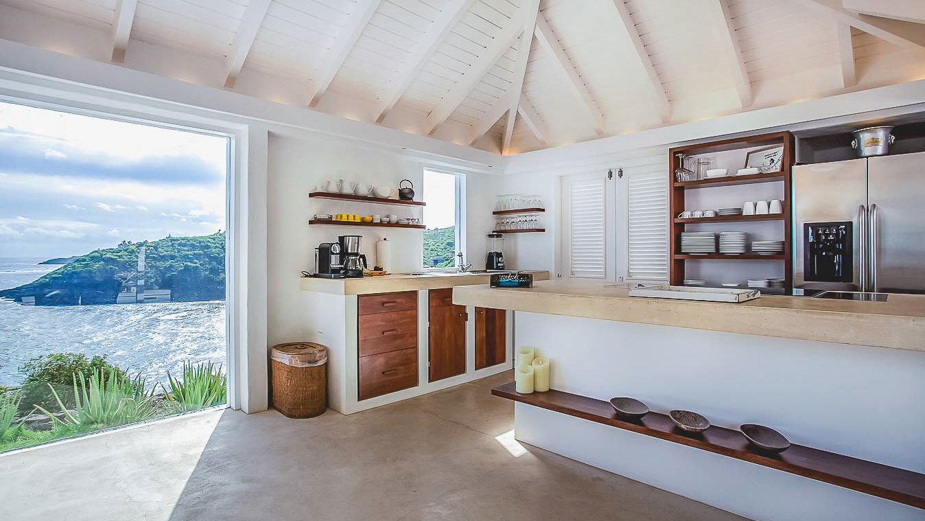 KITCHEN & DINING AREA